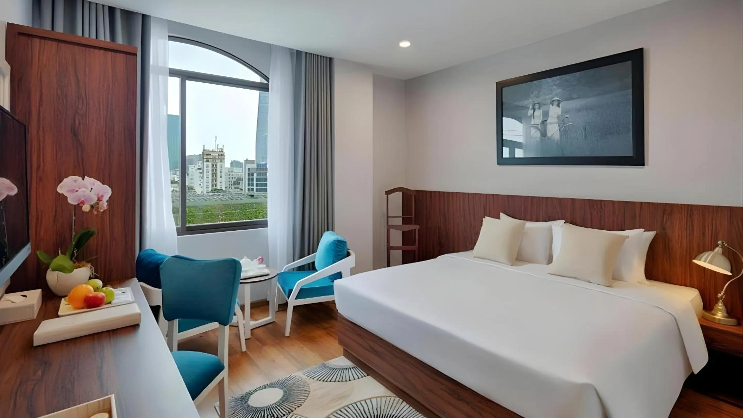 Bed in Happy Life Grand Hotel & Rooftop Skybar