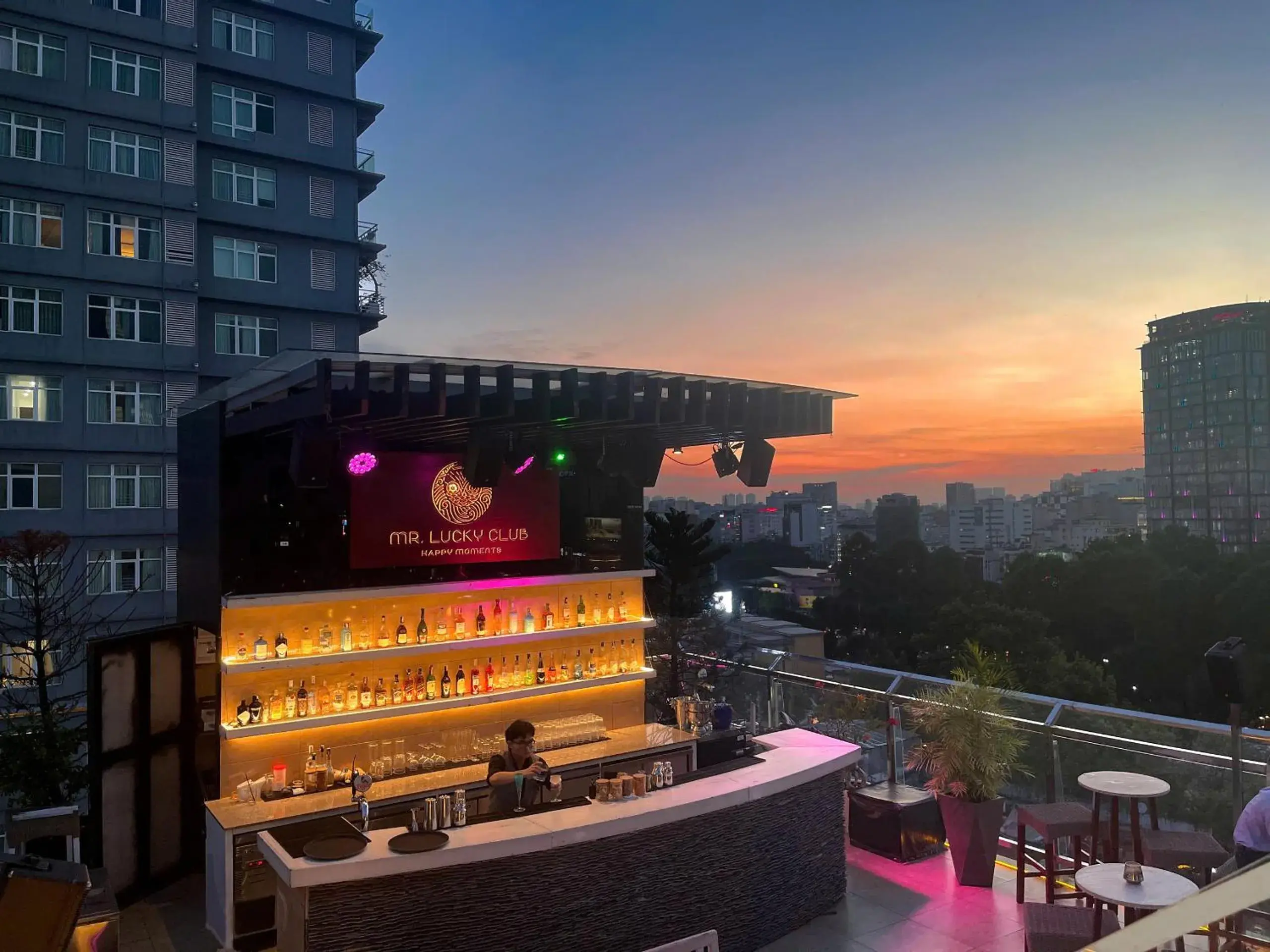 Property building in Happy Life Grand Hotel & Rooftop Skybar Property building in Happy Life Grand Hotel & Rooftop Skybar