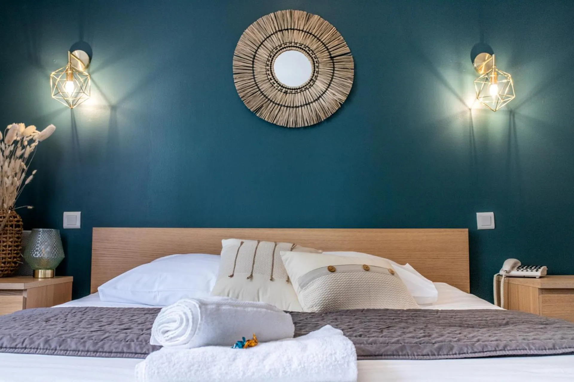 Bed in Logis hôtel restaurant Auberge de l'Espinouse