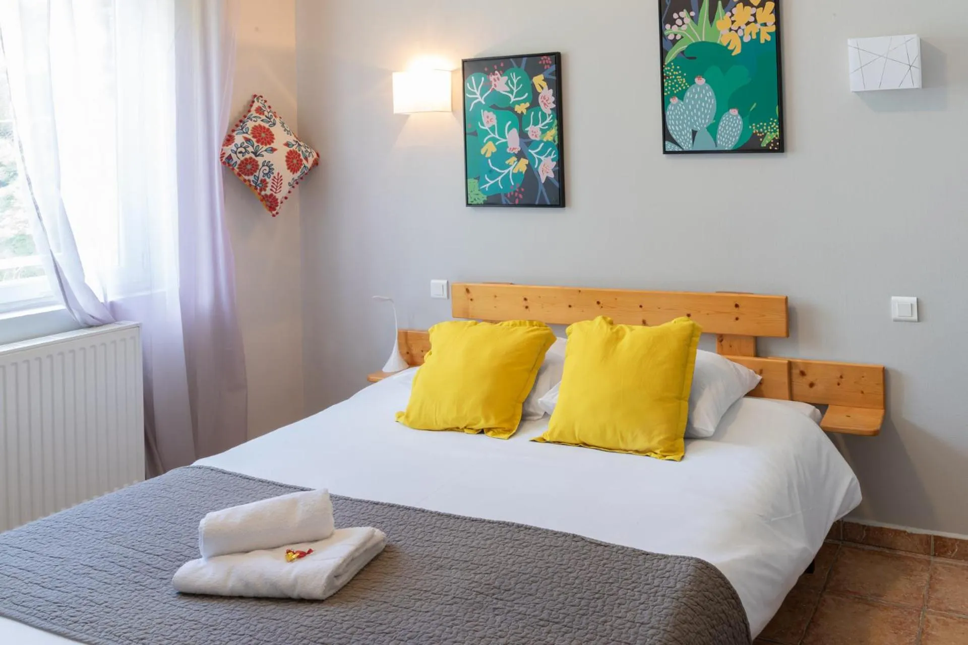 Bed in Logis hôtel restaurant Auberge de l'Espinouse