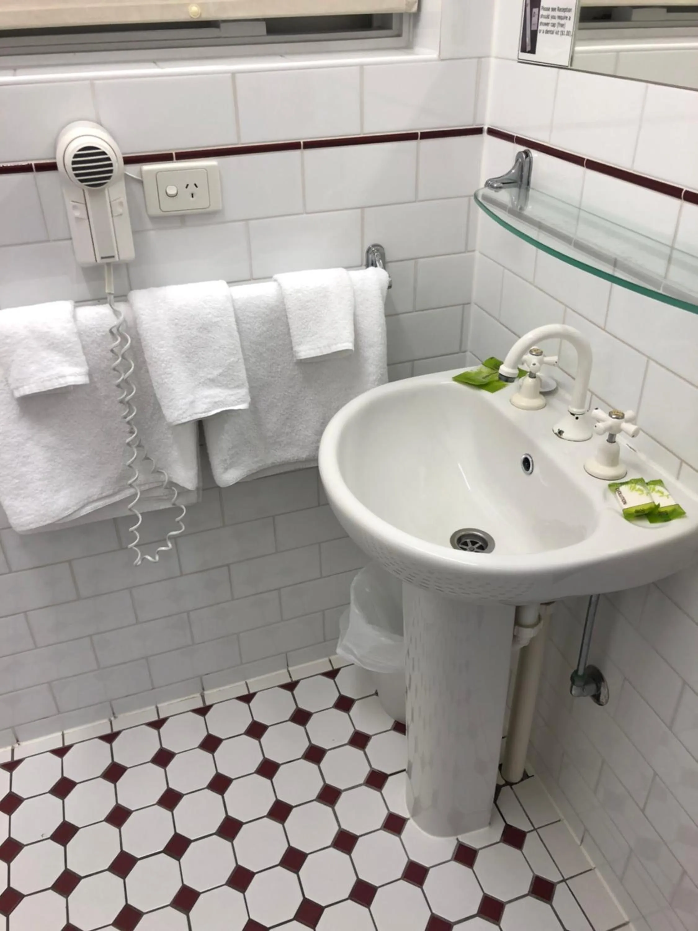 Bathroom in Adelaide Airport Motel