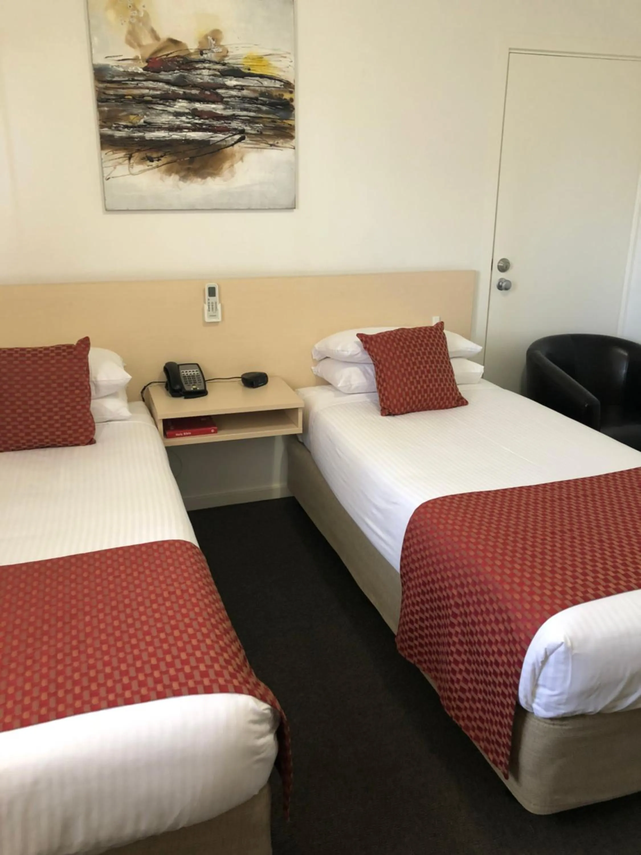 Bed in Adelaide Airport Motel