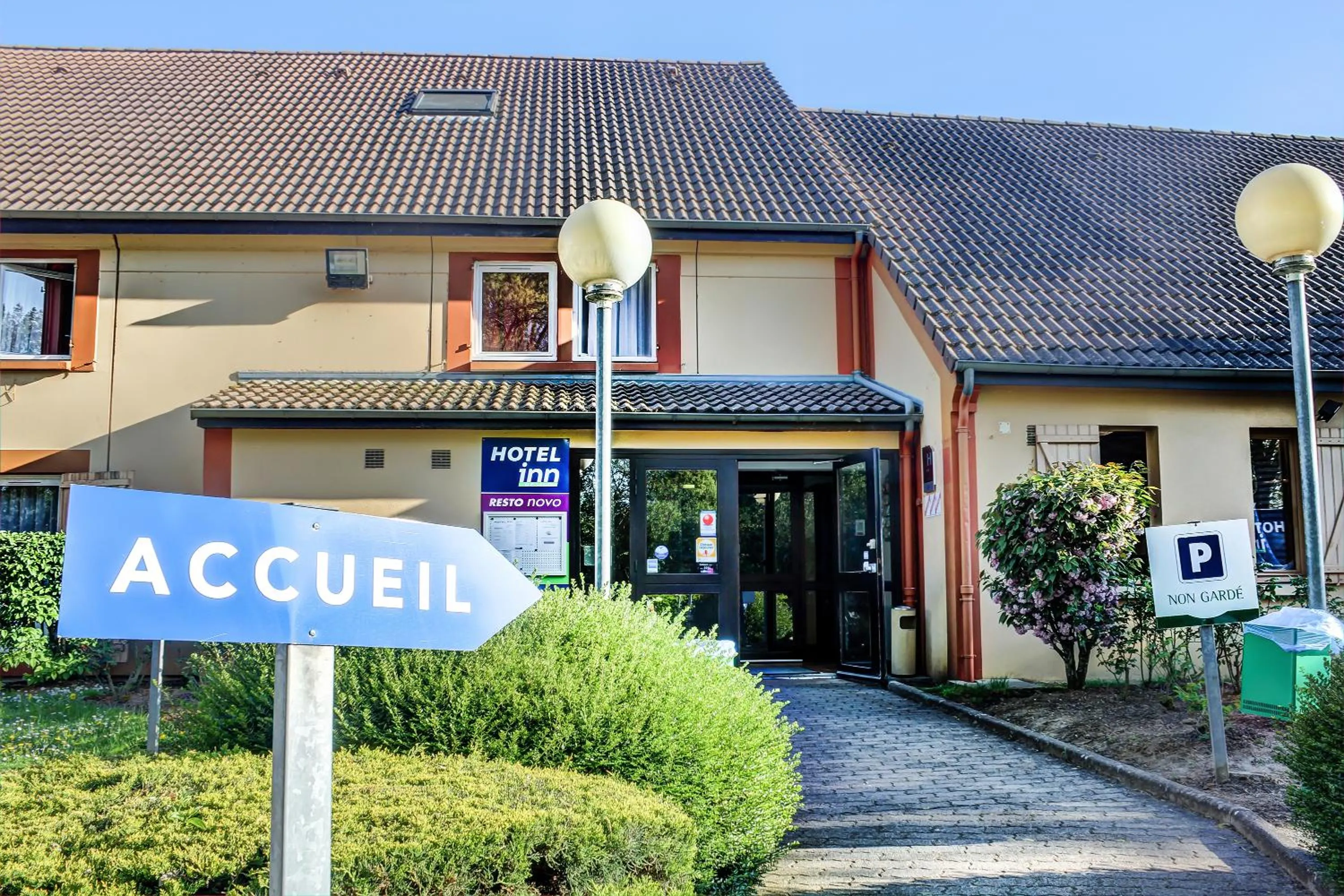 Facade/entrance in Hôtel Inn Design Resto Novo Bourges