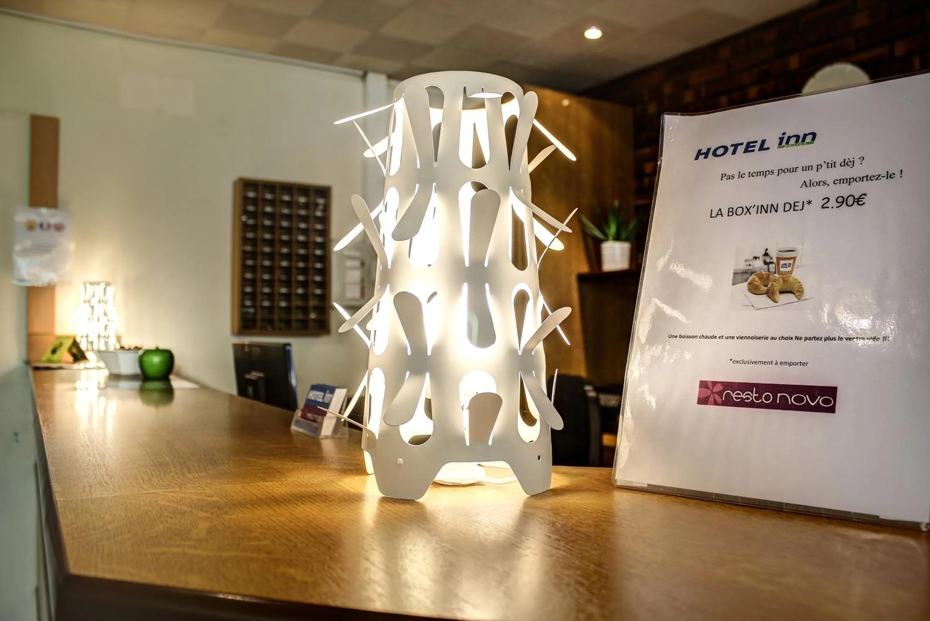 Lobby or reception in Hôtel Inn Design Resto Novo Bourges