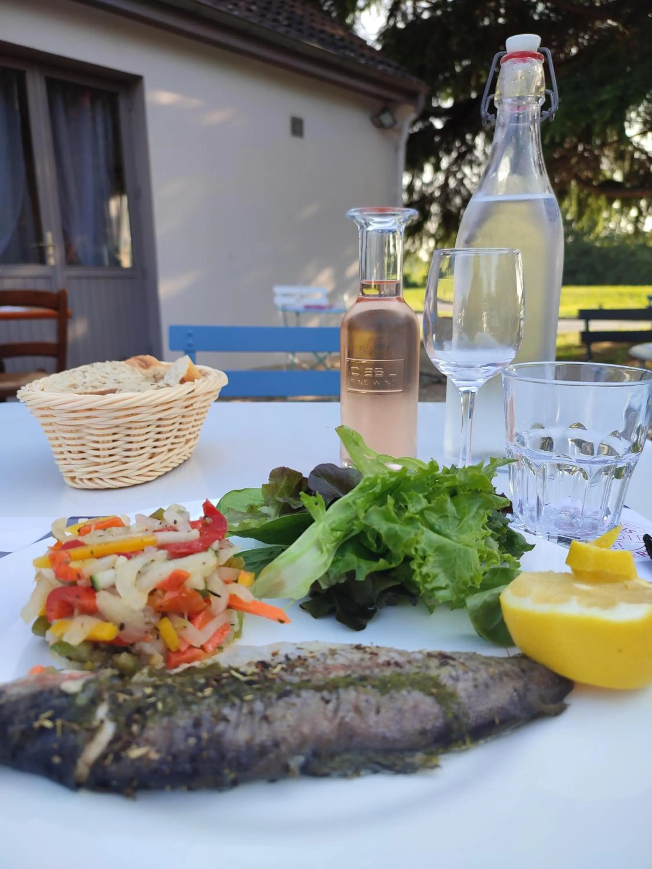 Food and drinks in Hôtel Inn Design Resto Novo Bourges