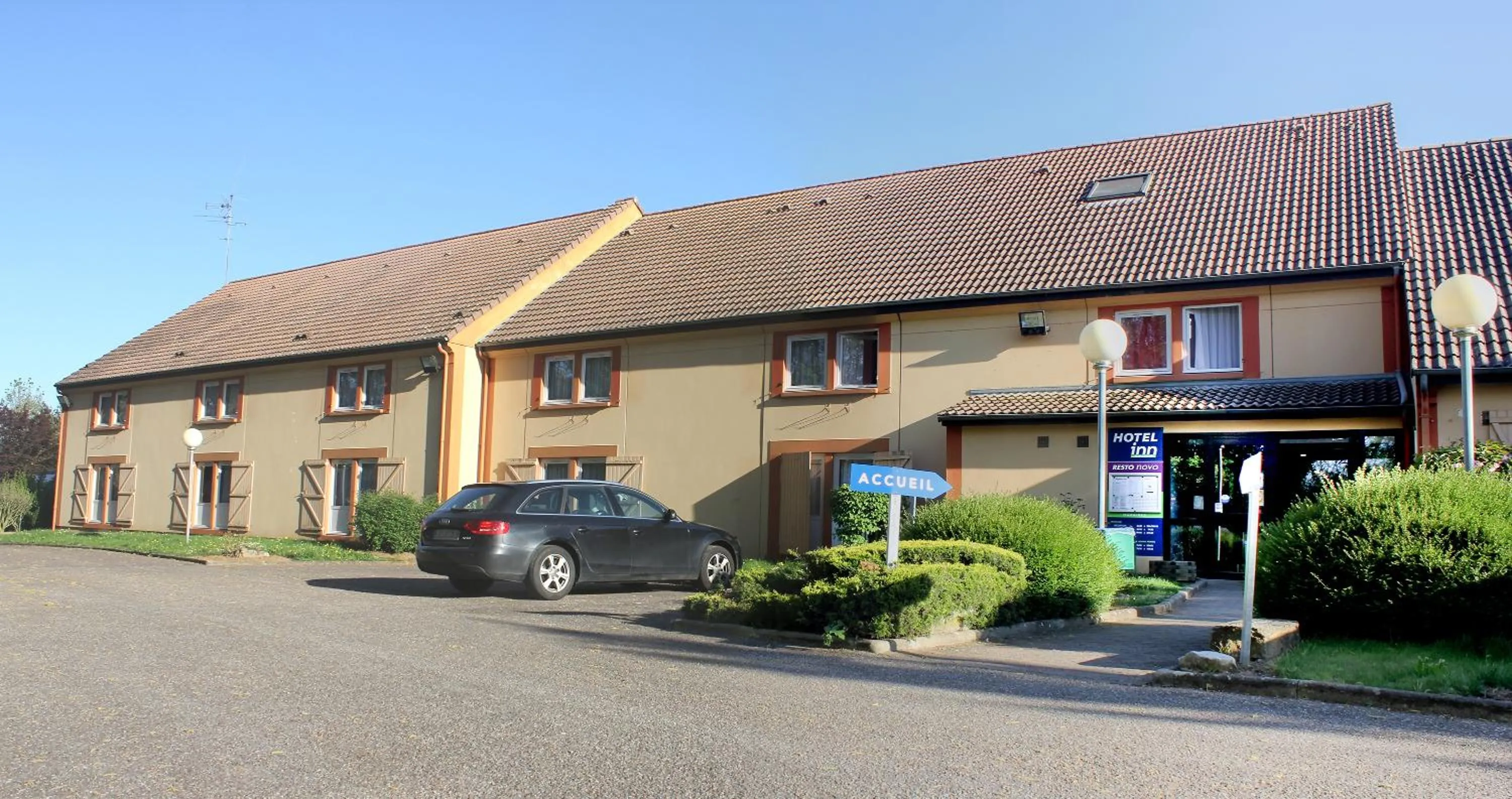 Property building in Hôtel Inn Design Resto Novo Bourges