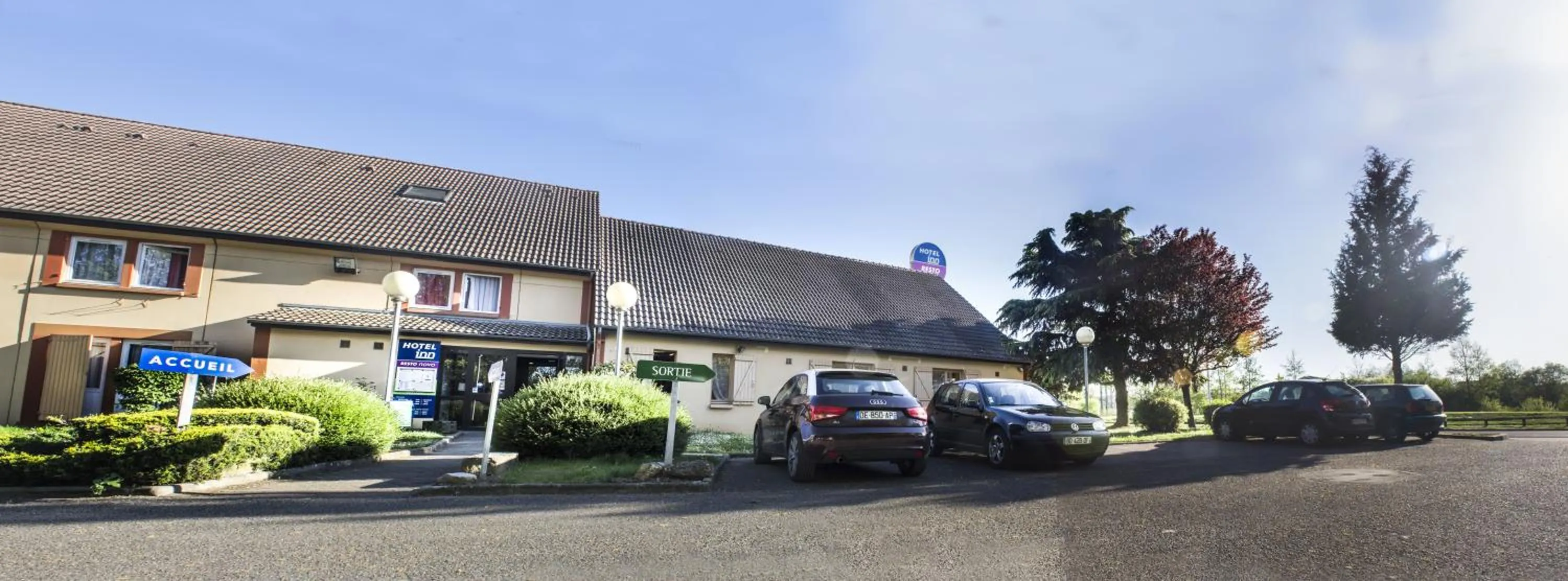 Property building in Hôtel Inn Design Resto Novo Bourges