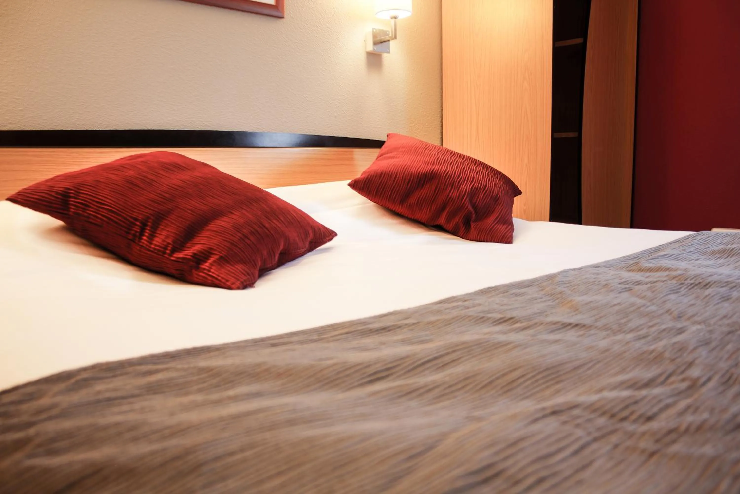 Bedroom, Bed in Hôtel Inn Design Resto Novo Bourges