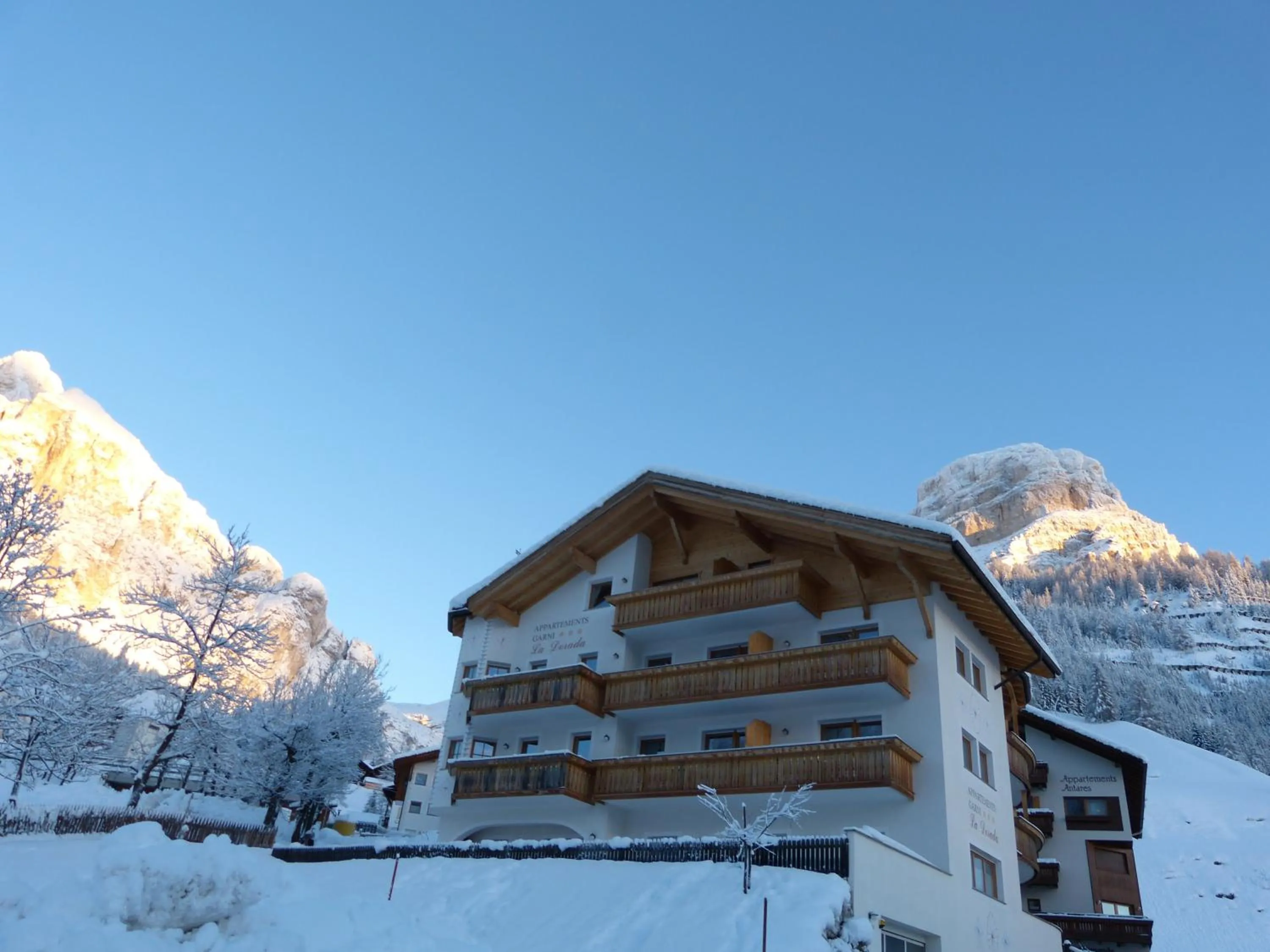 Property building in Garnì La Dorada