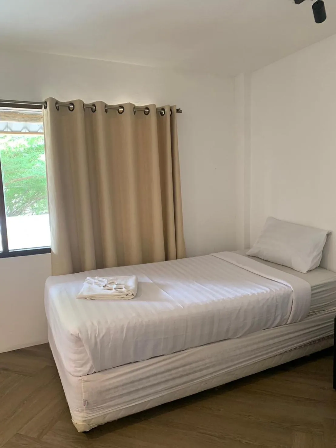 Bed in Paradise Bungalows