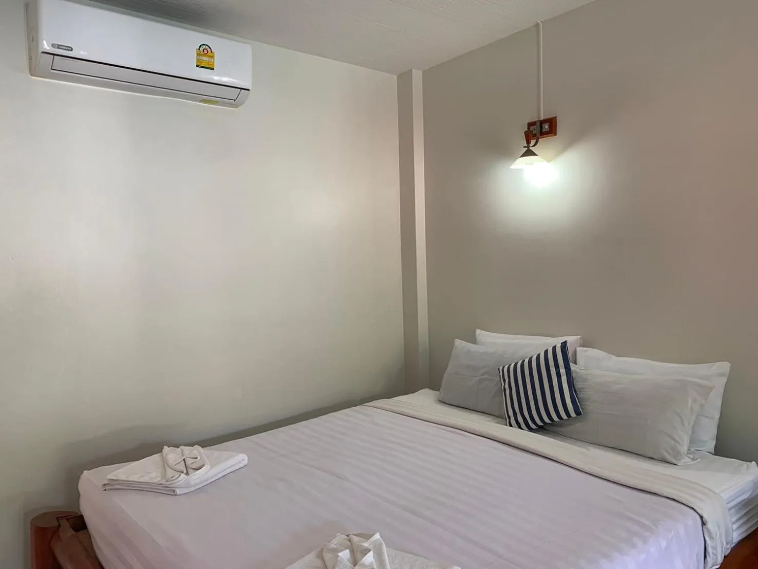 Bed in Paradise Bungalows