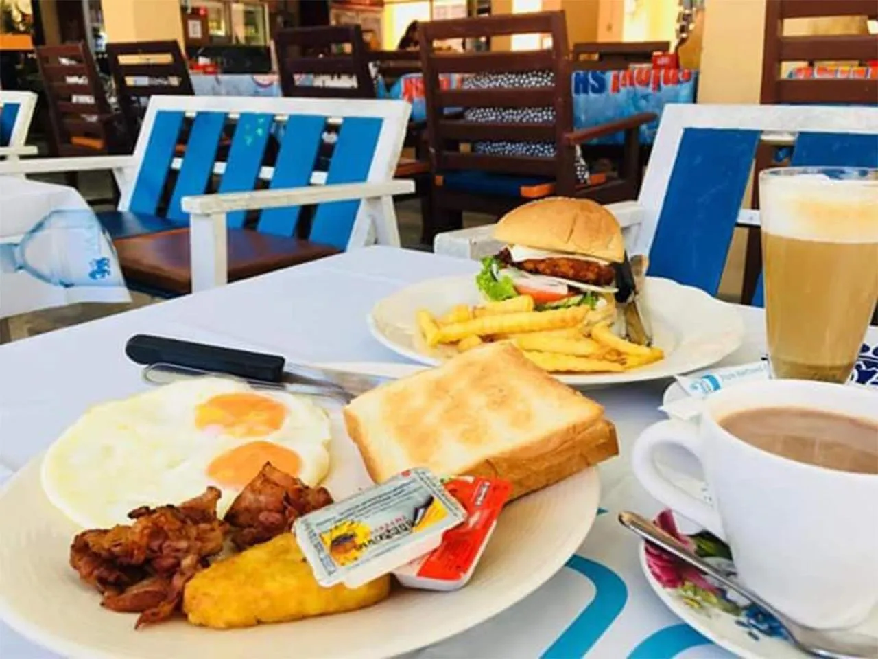 Food and drinks in Paradise Bungalows