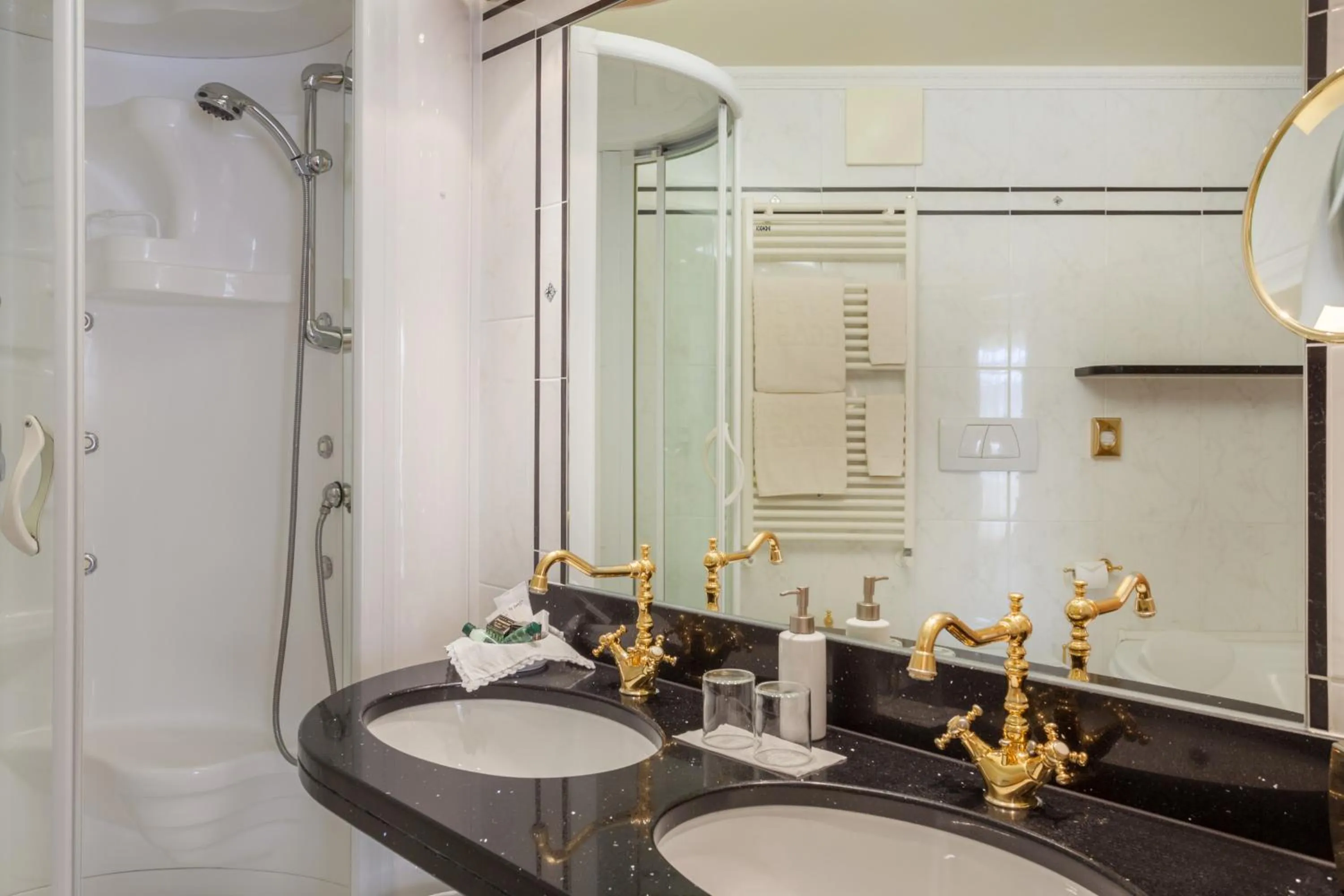 Shower in Hotel Funggashof