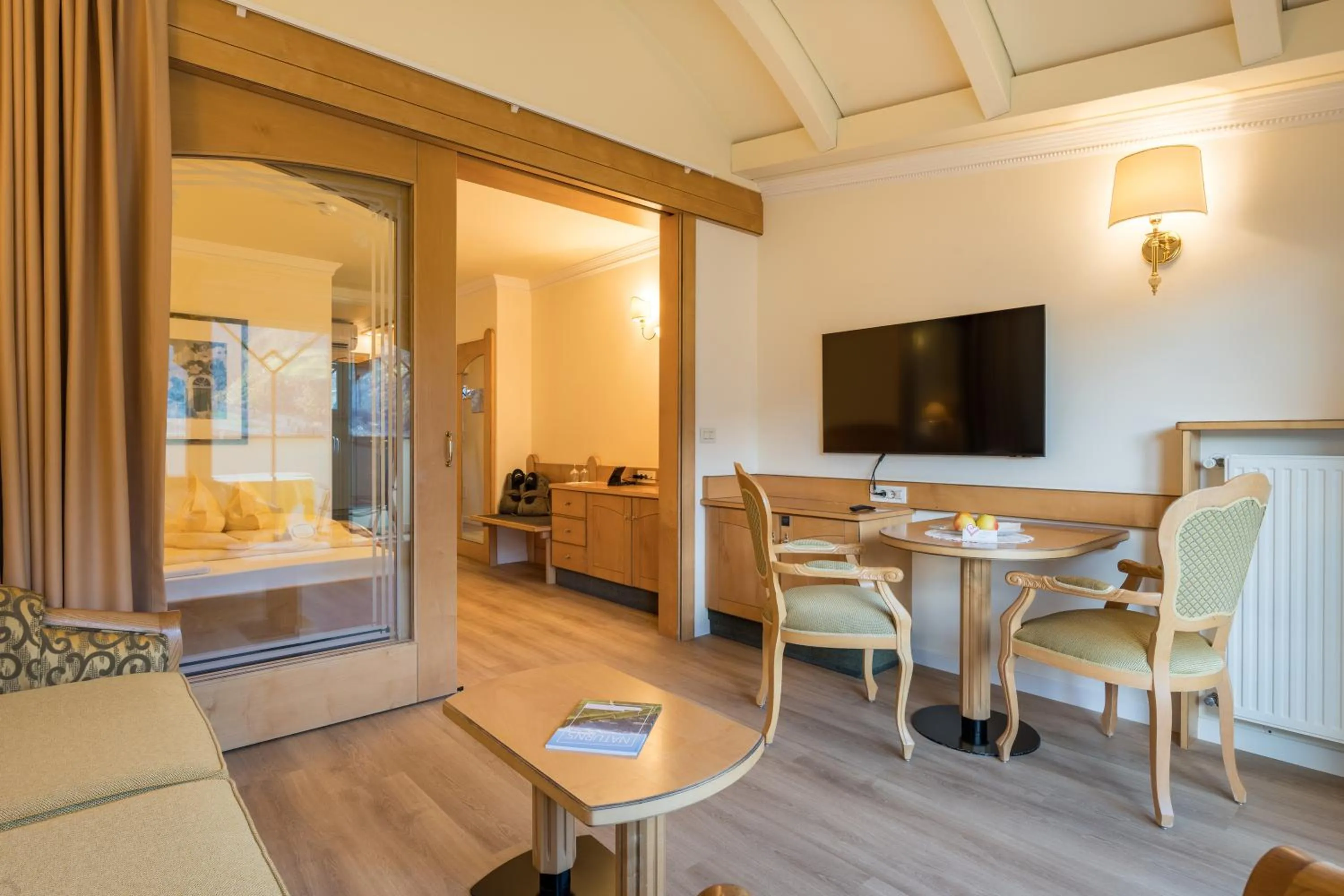 Communal lounge/ TV room, Bed in Hotel Funggashof