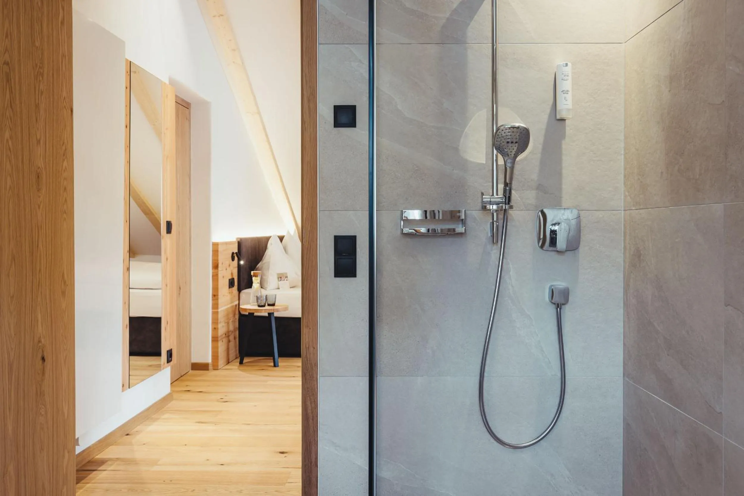 Shower in Hotel Schmuckhof