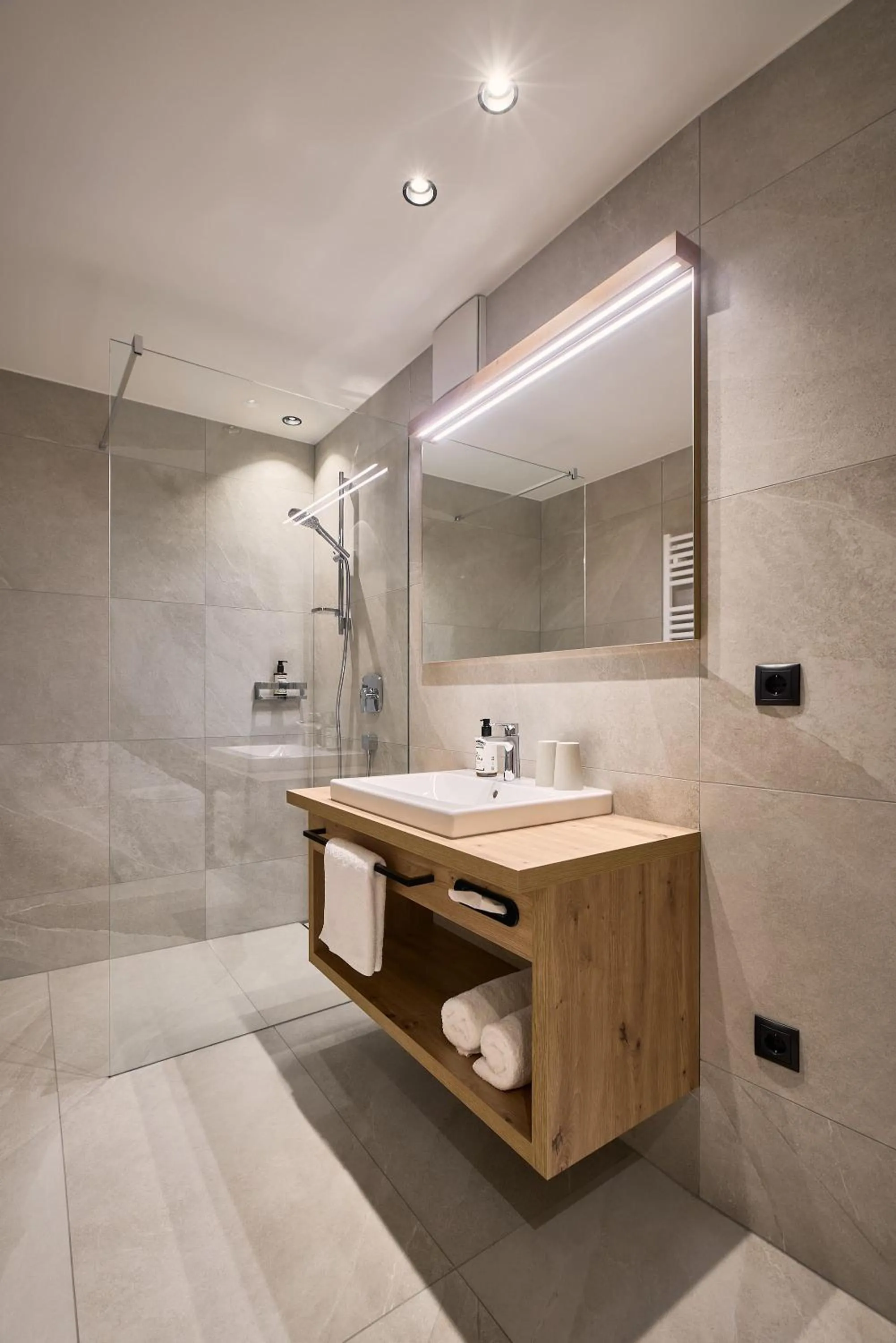 Shower in Hotel Schmuckhof