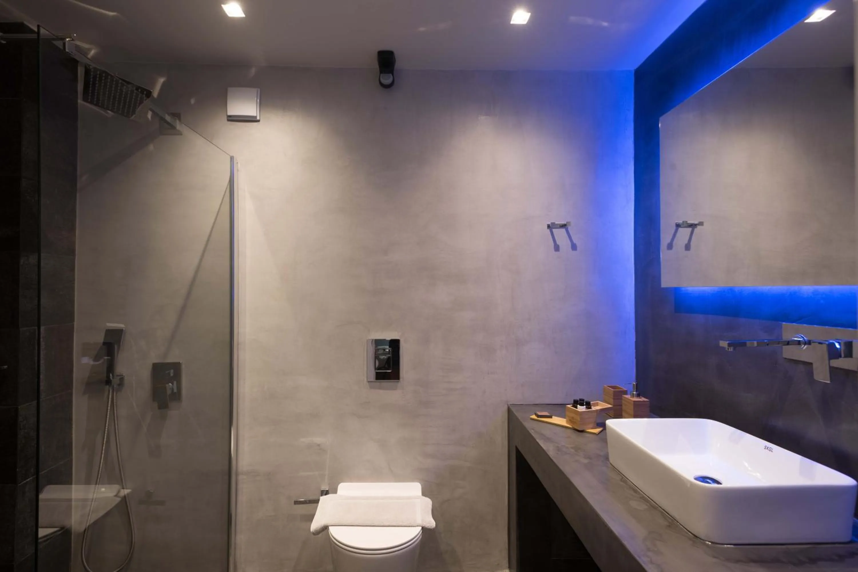 Bathroom in Calme Suites Mani