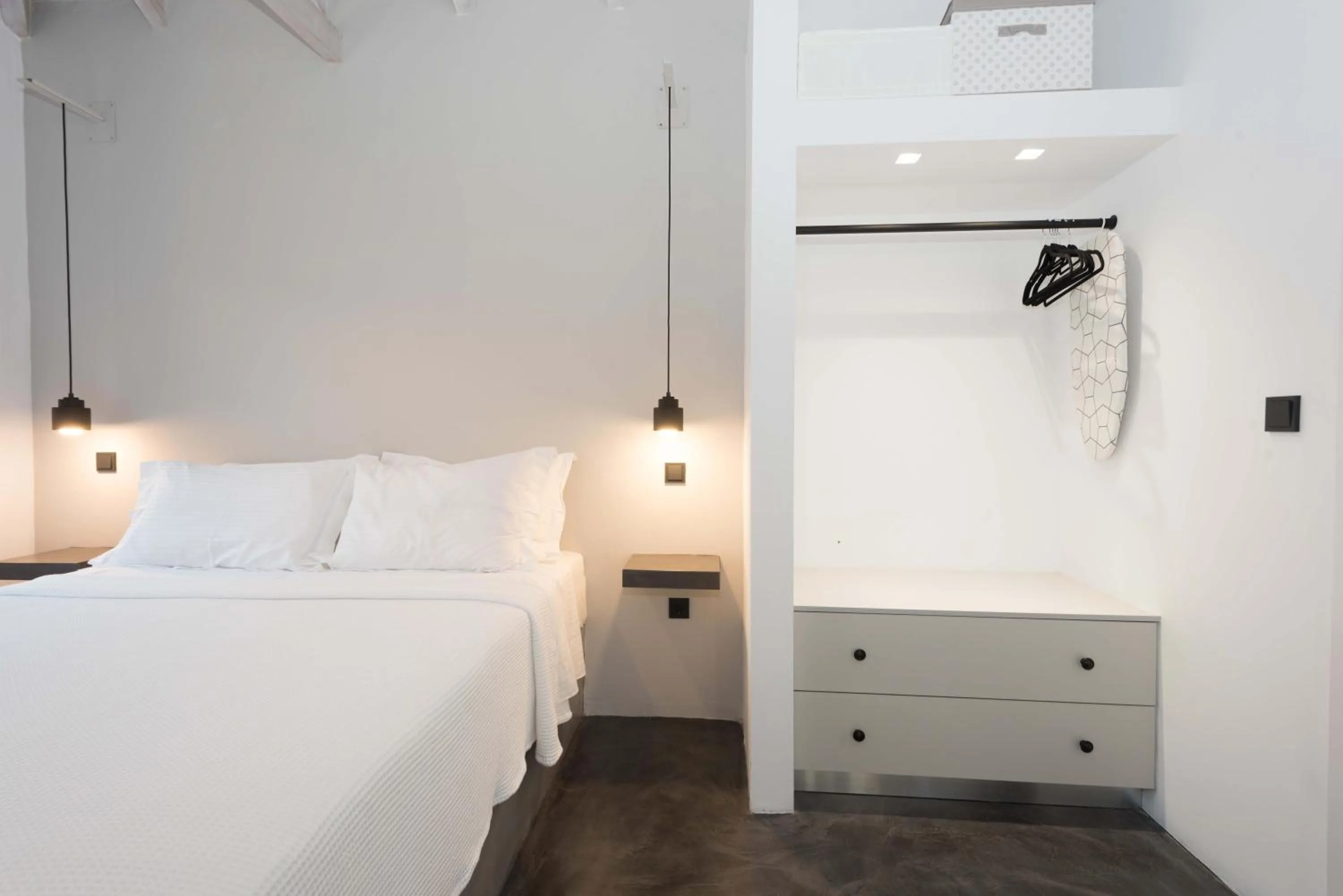 Bed in Calme Suites Mani