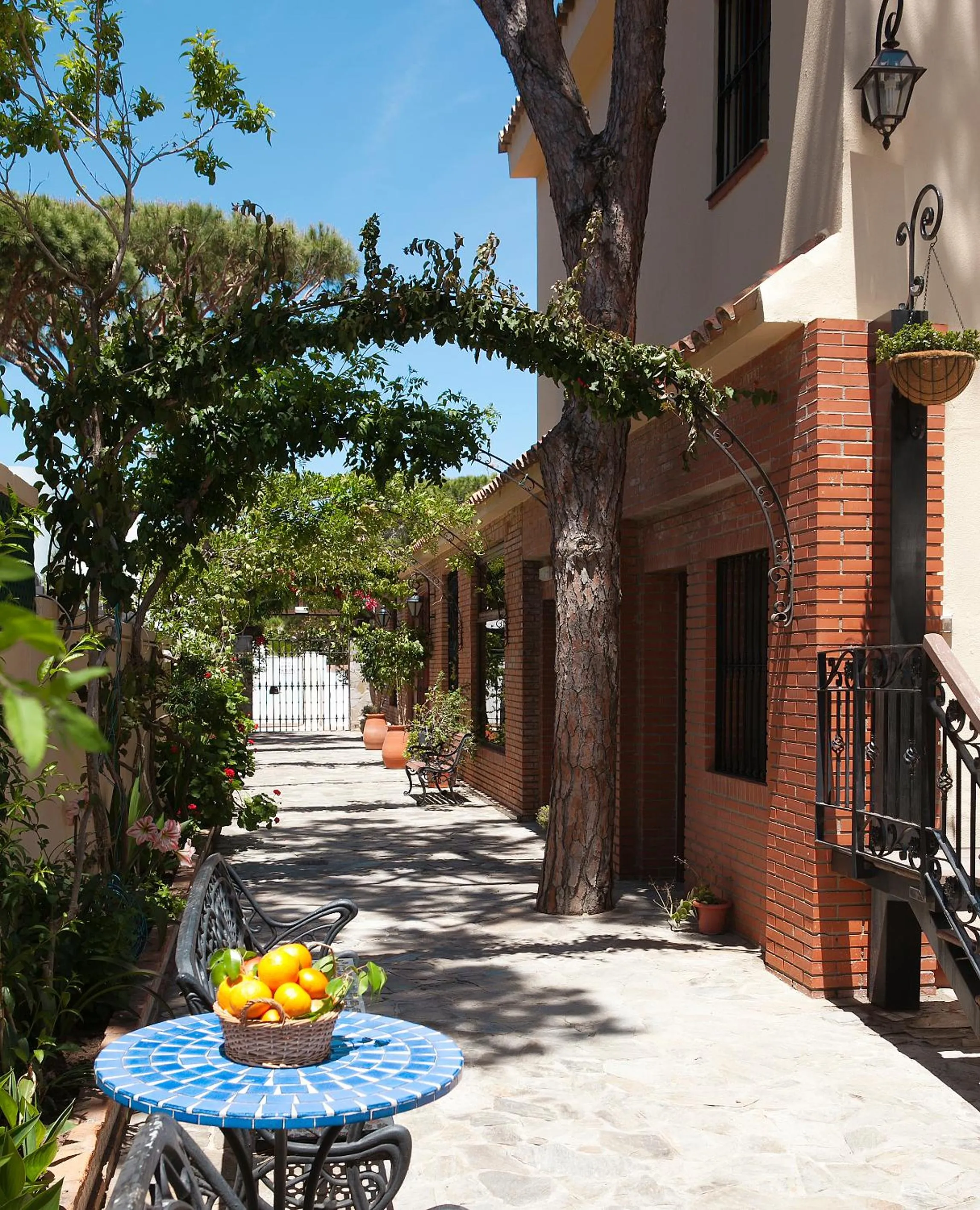 Facade/entrance in Hospedería Santiago