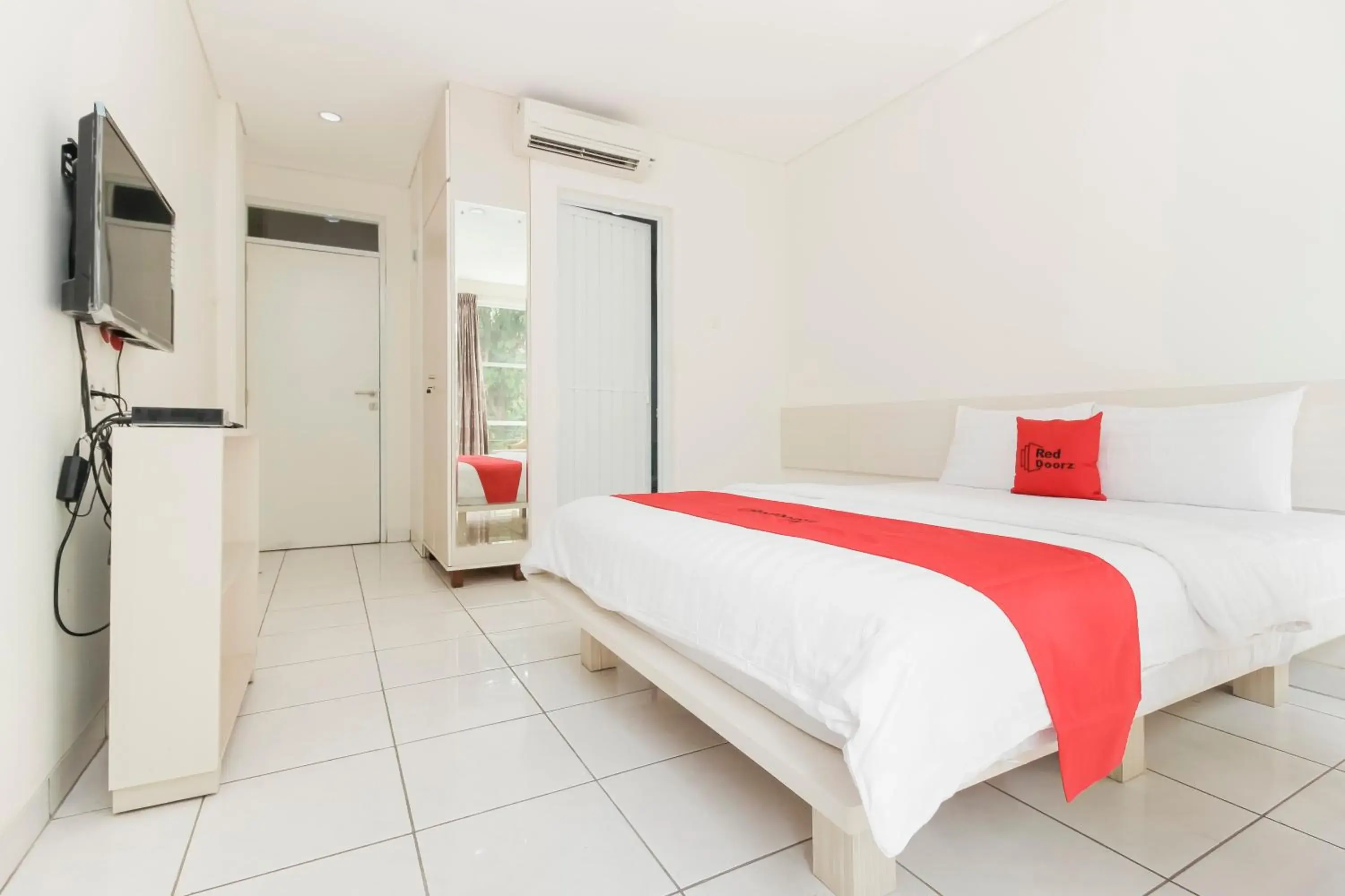 Bedroom, Bed in RedDoorz near Pancoran Bedroom, Bed in RedDoorz near Pancoran