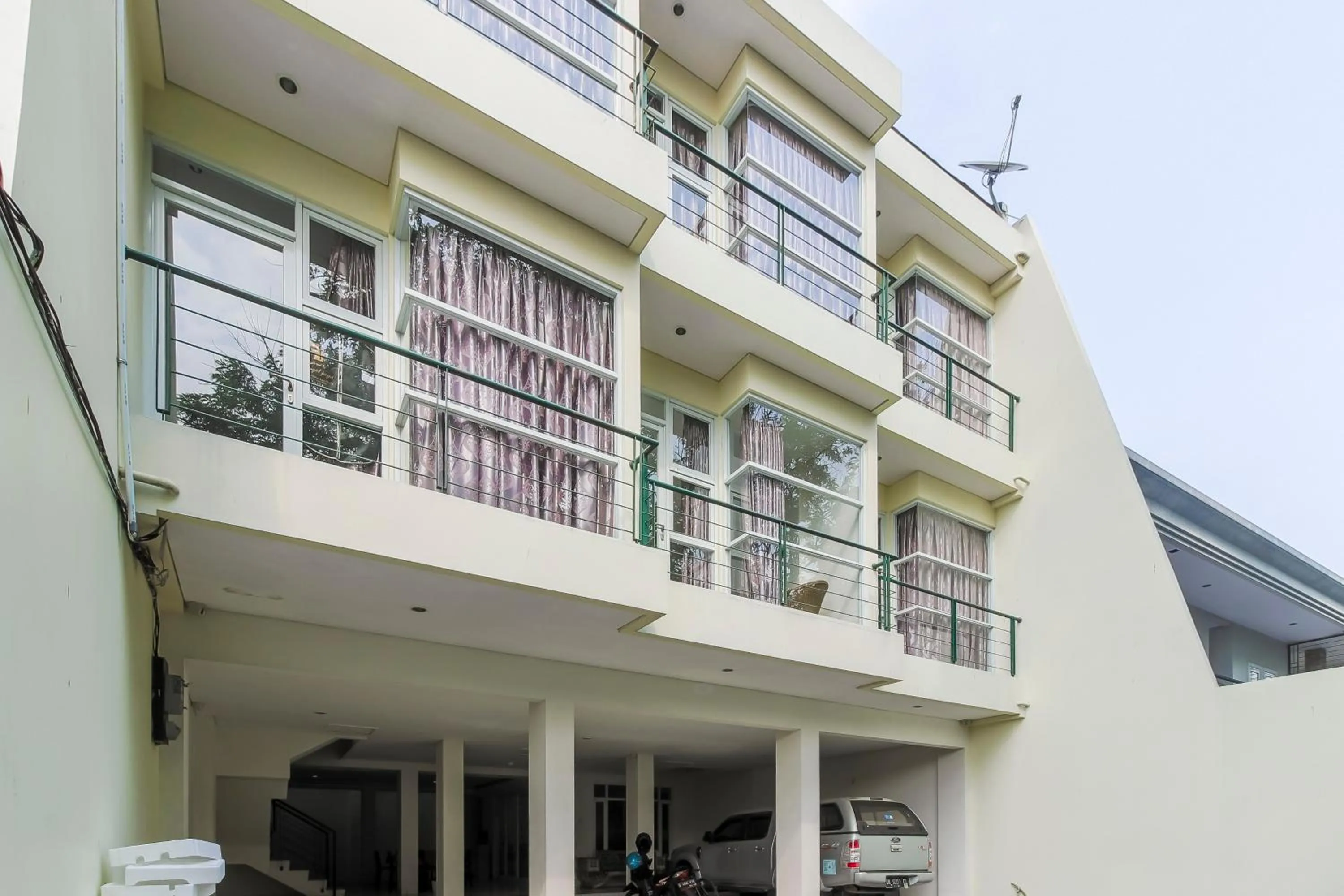 Property building in RedDoorz near Pancoran