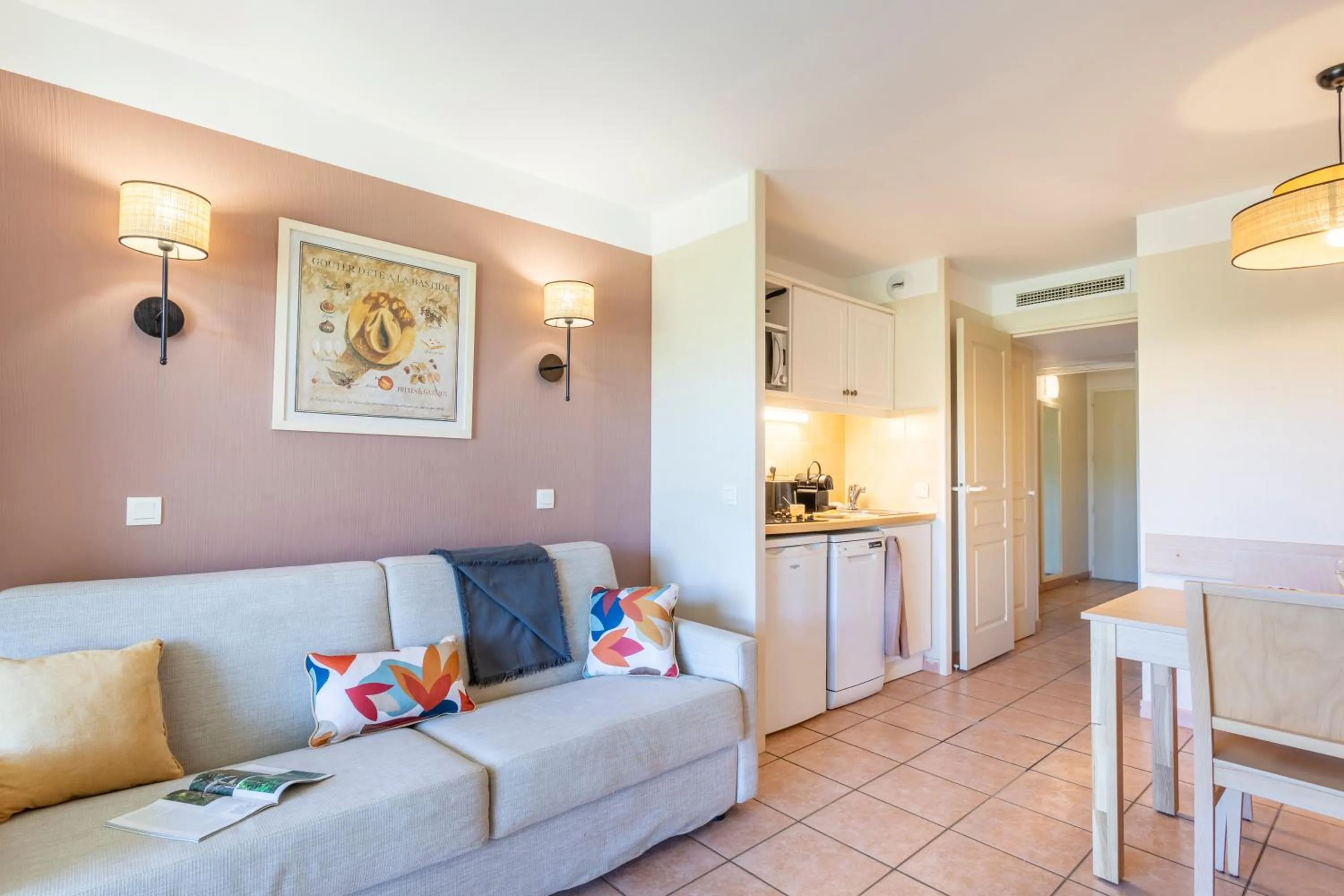 Kitchen or kitchenette in Résidence Pierre & Vacances le Hameau de la Pinède