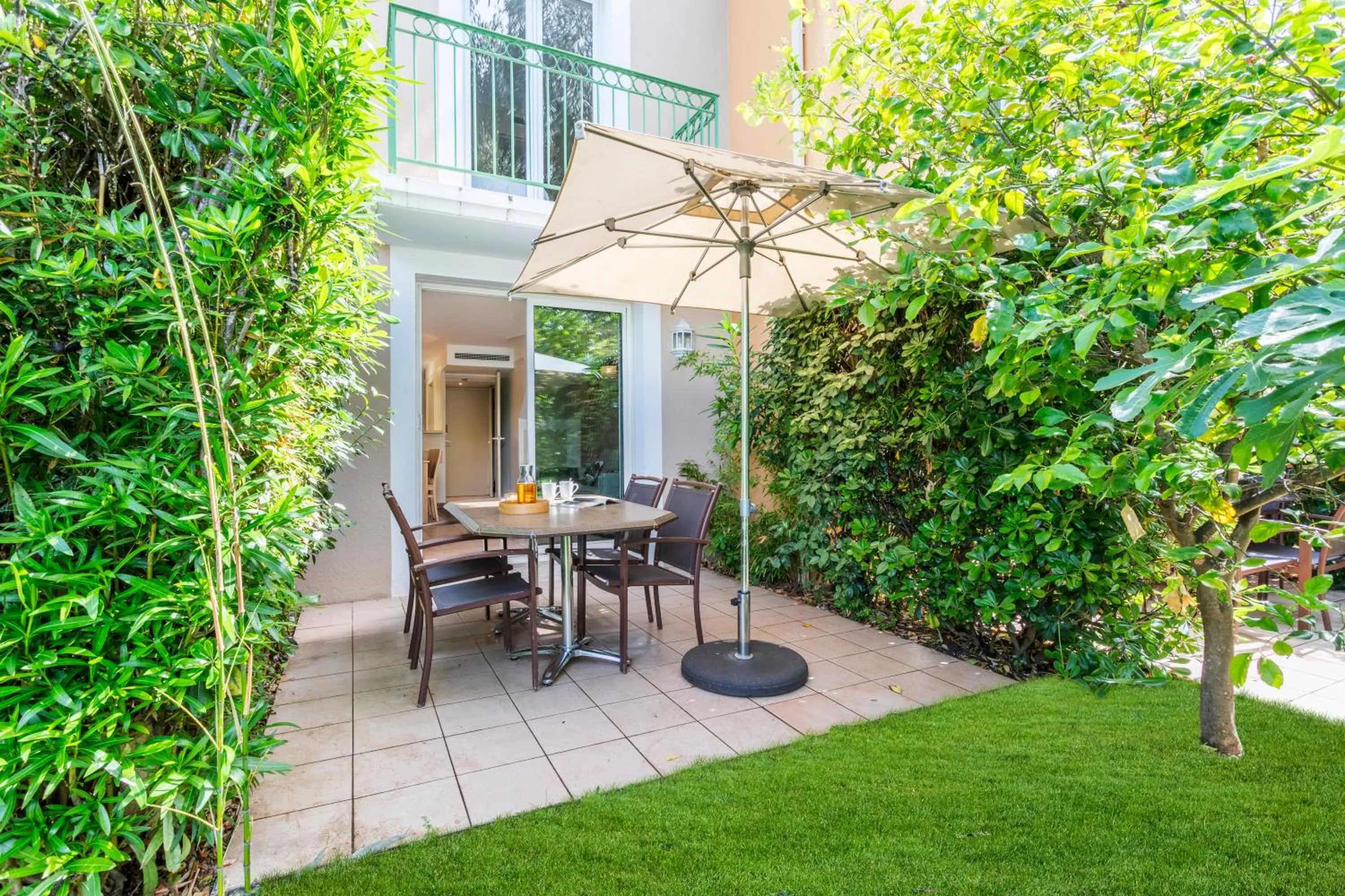 Property building in Résidence Pierre & Vacances le Hameau de la Pinède