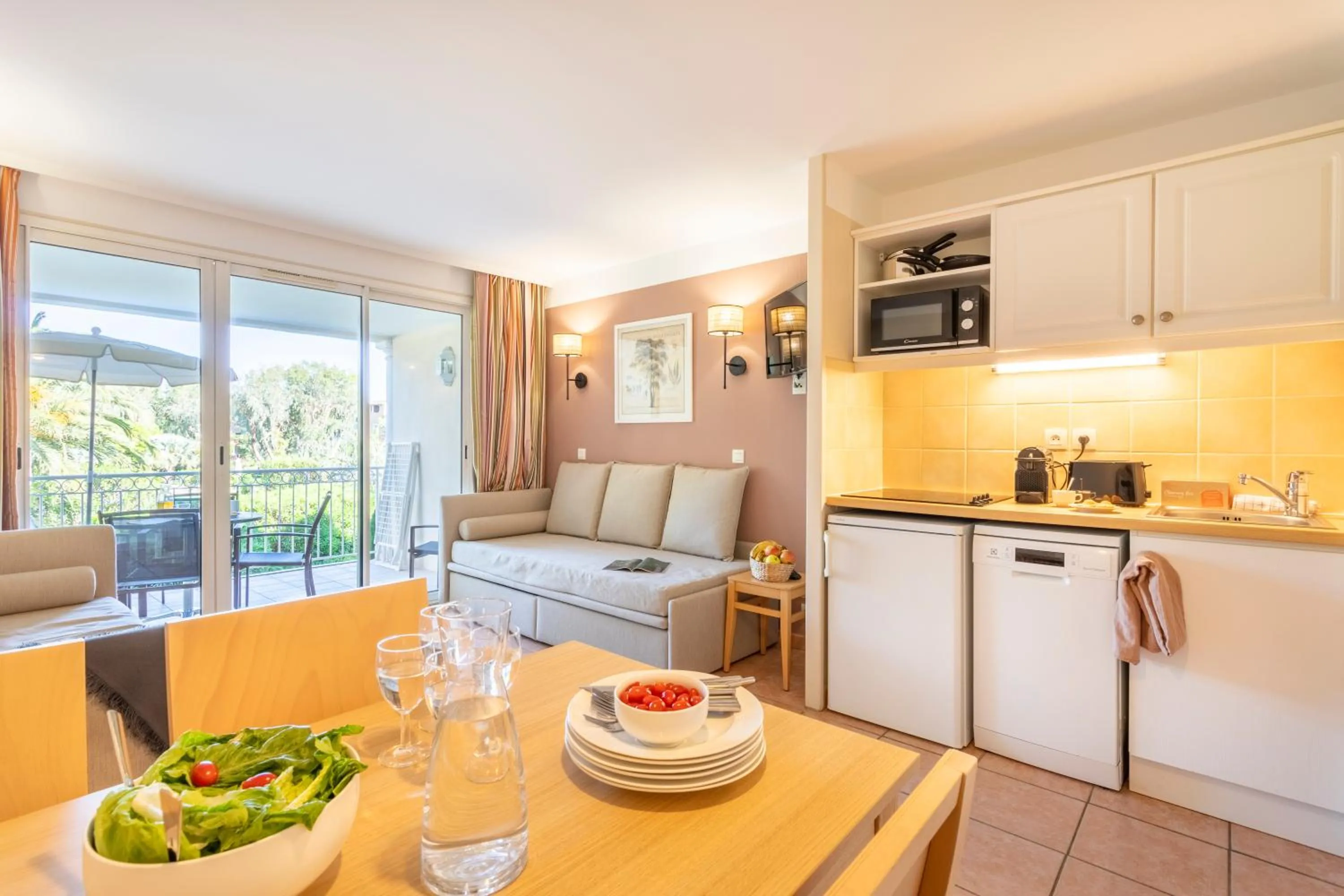 Coffee/tea facilities in Résidence Pierre & Vacances le Hameau de la Pinède