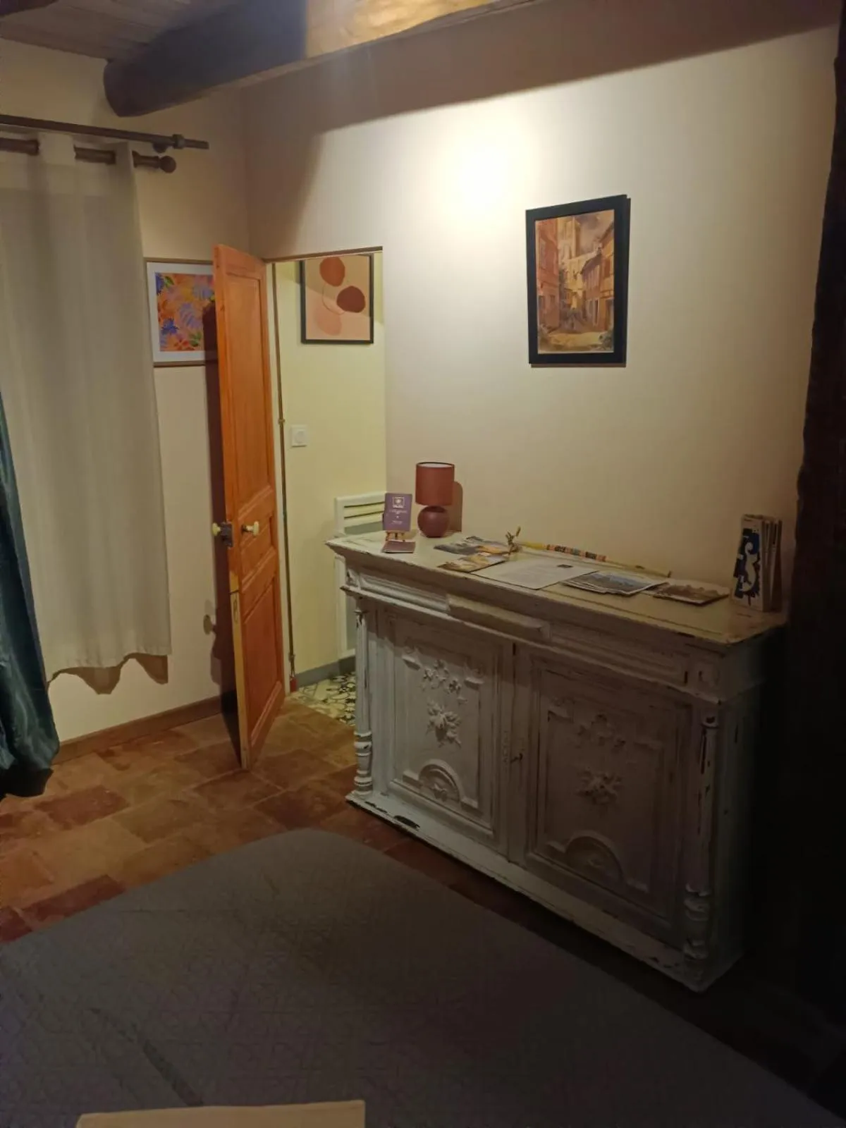 Bedroom in La lauze et l'anguille