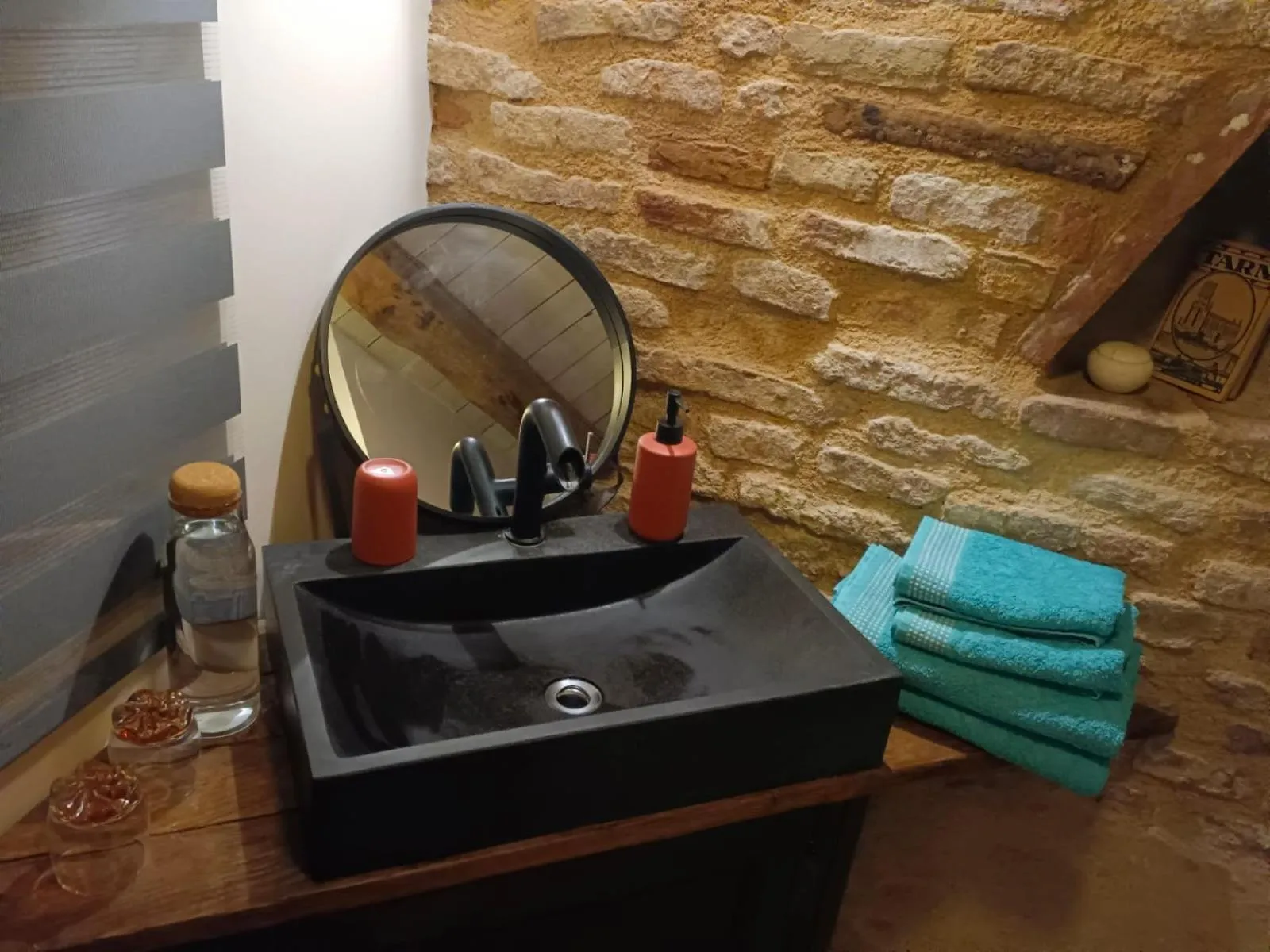 Bathroom in La lauze et l'anguille