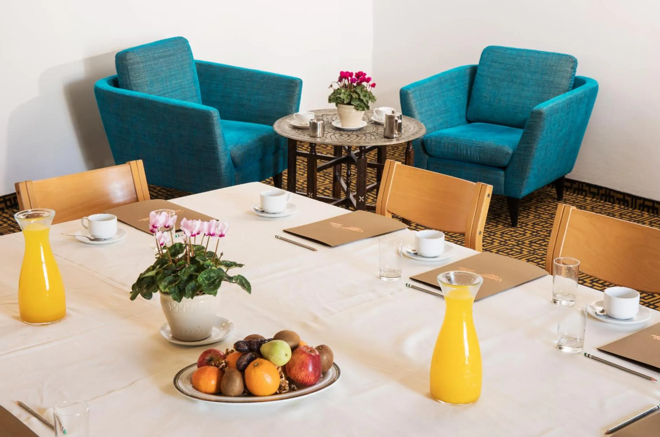 Meeting/conference room in Seven Arches Hotel