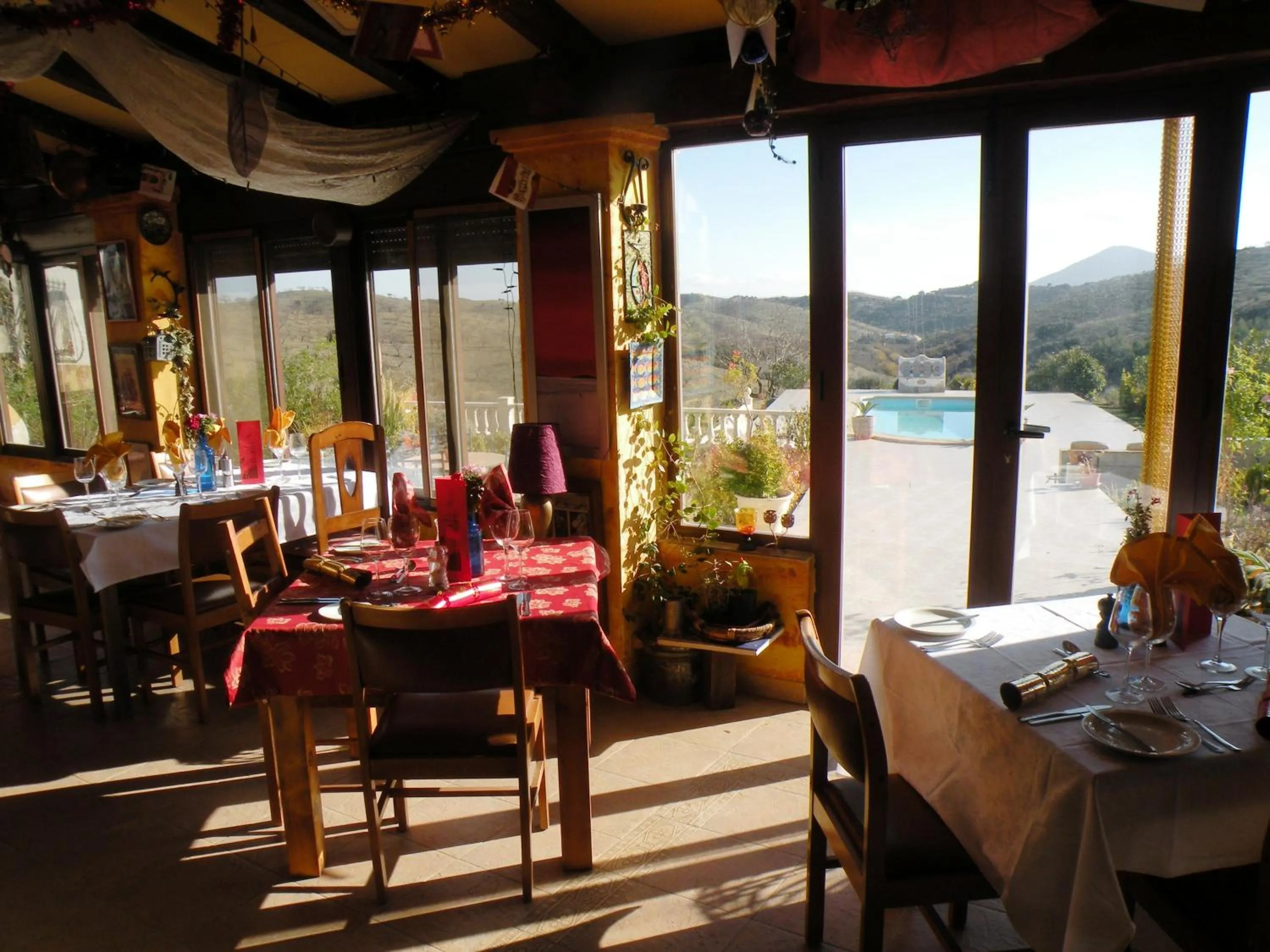 Restaurant/places to eat in Casa Joya