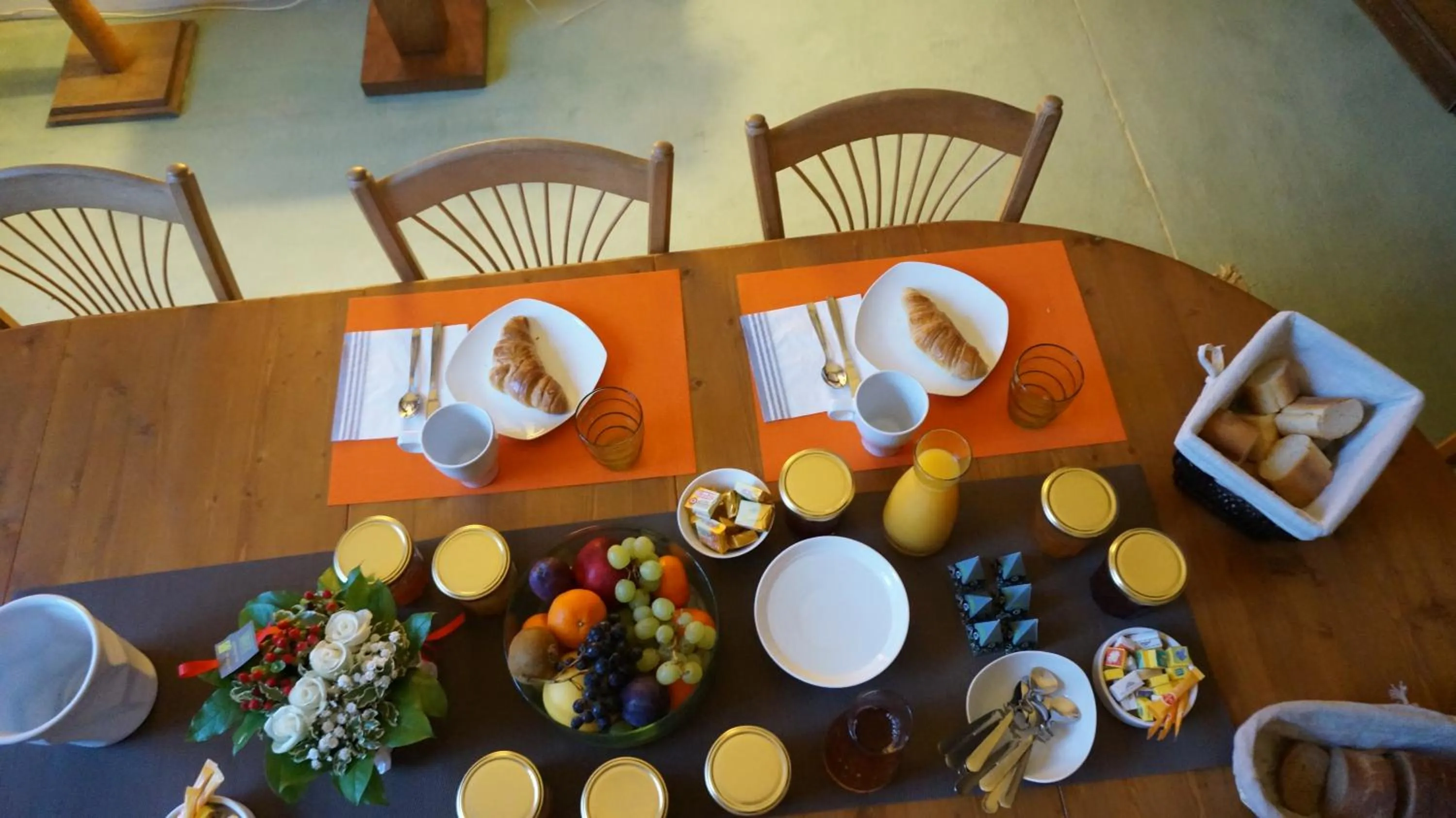 Breakfast in Abri du Passant