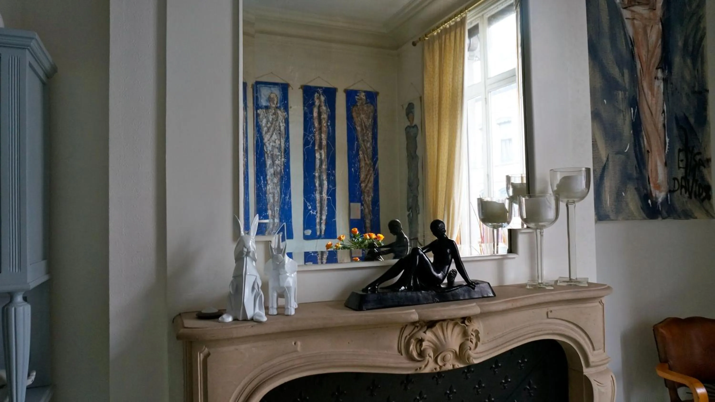 Decorative detail in Abri du Passant