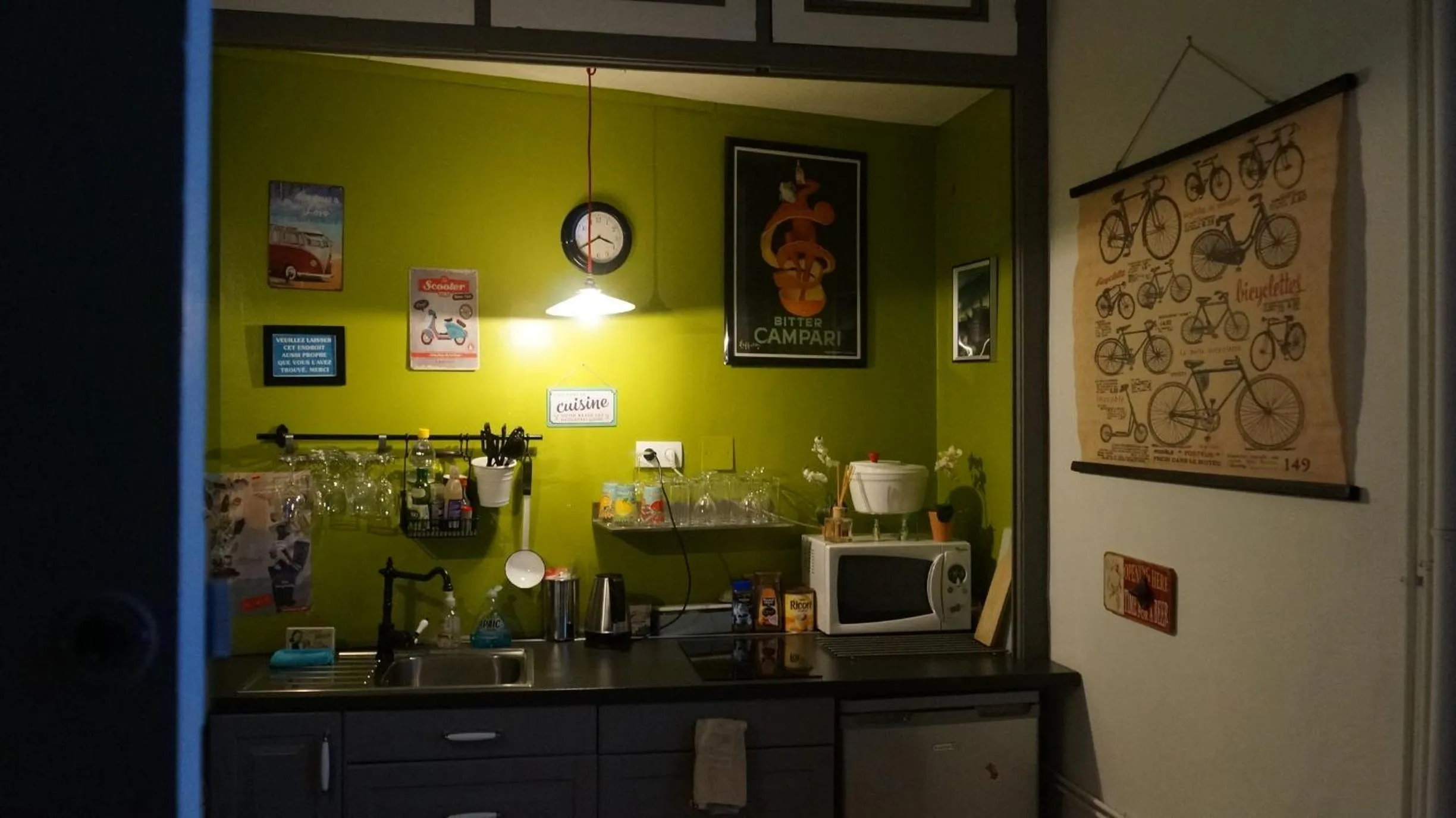 Communal kitchen in Abri du Passant