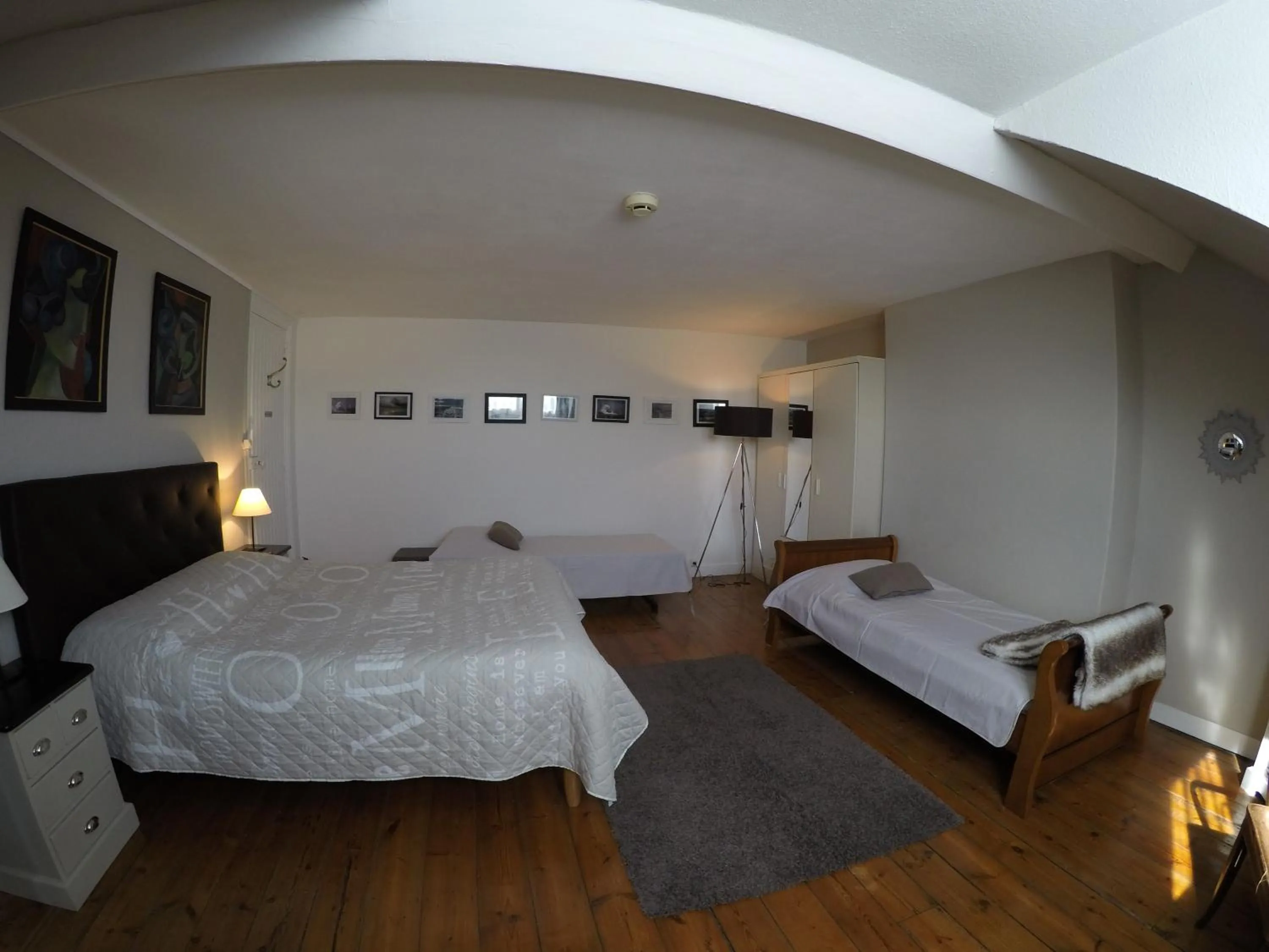 Photo of the whole room, Bed in Abri du Passant