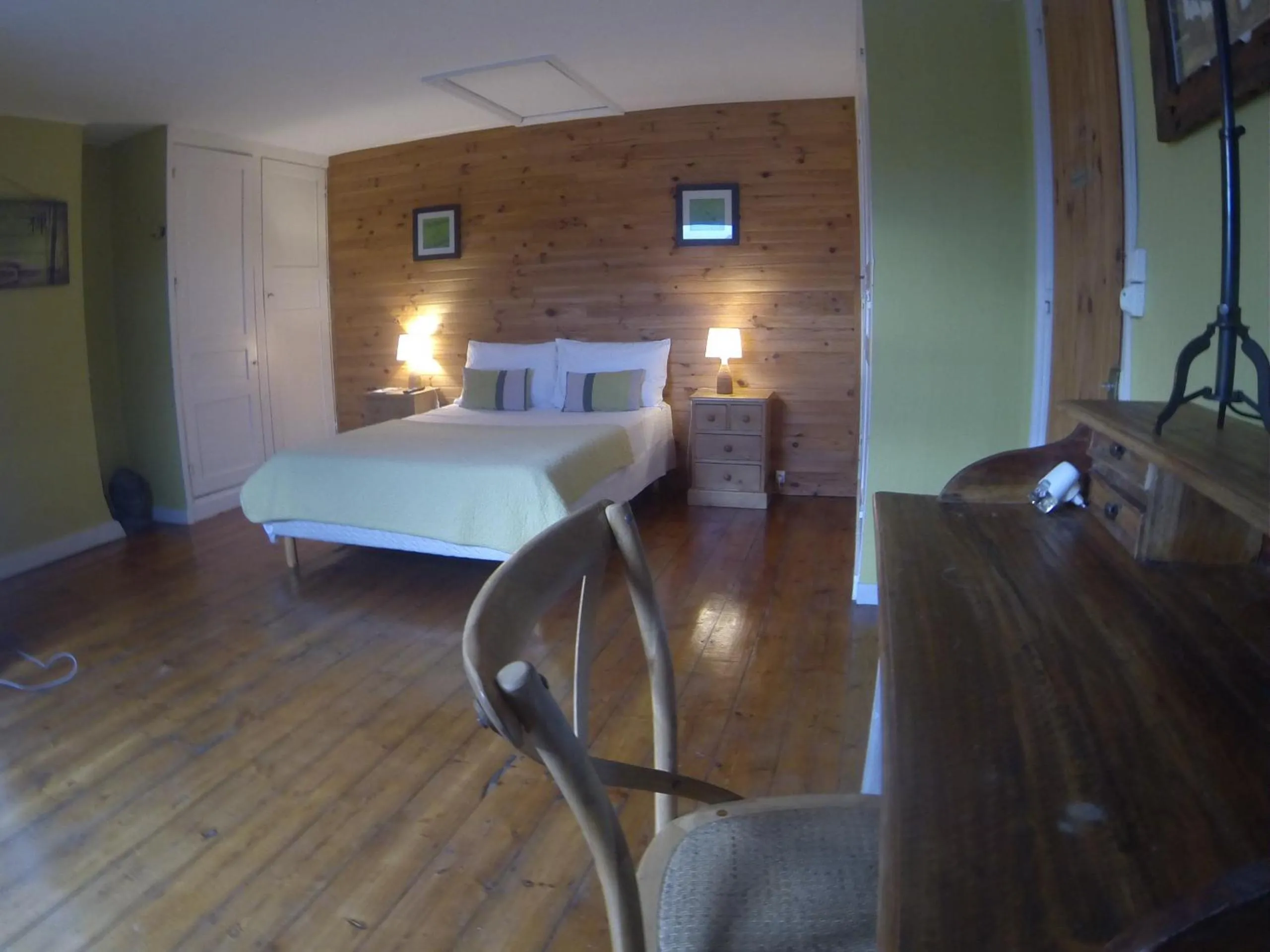 Photo of the whole room, Bed in Abri du Passant