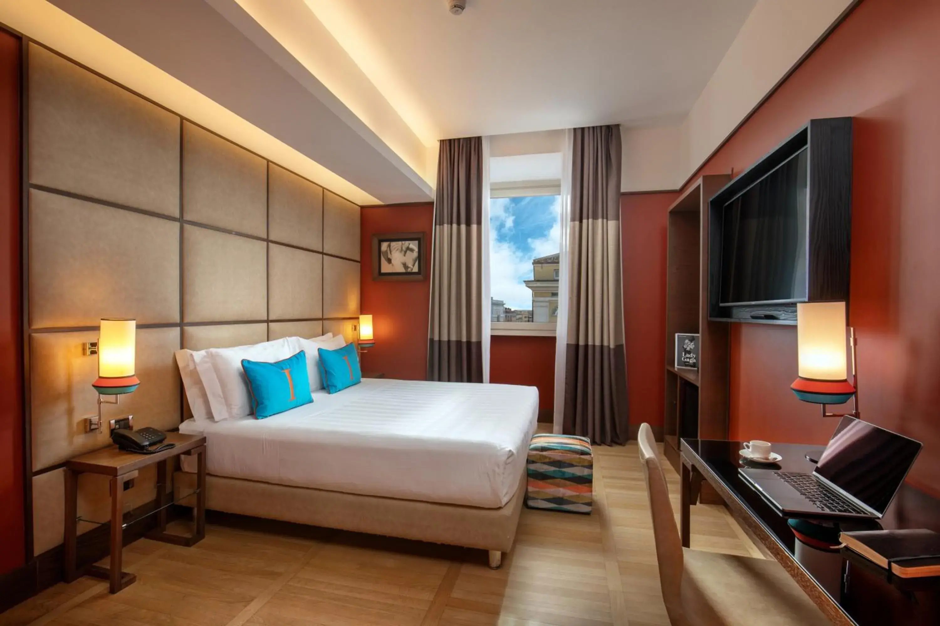 Bedroom, Bed in The Independent Hotel Bedroom, Bed in The Independent Hotel