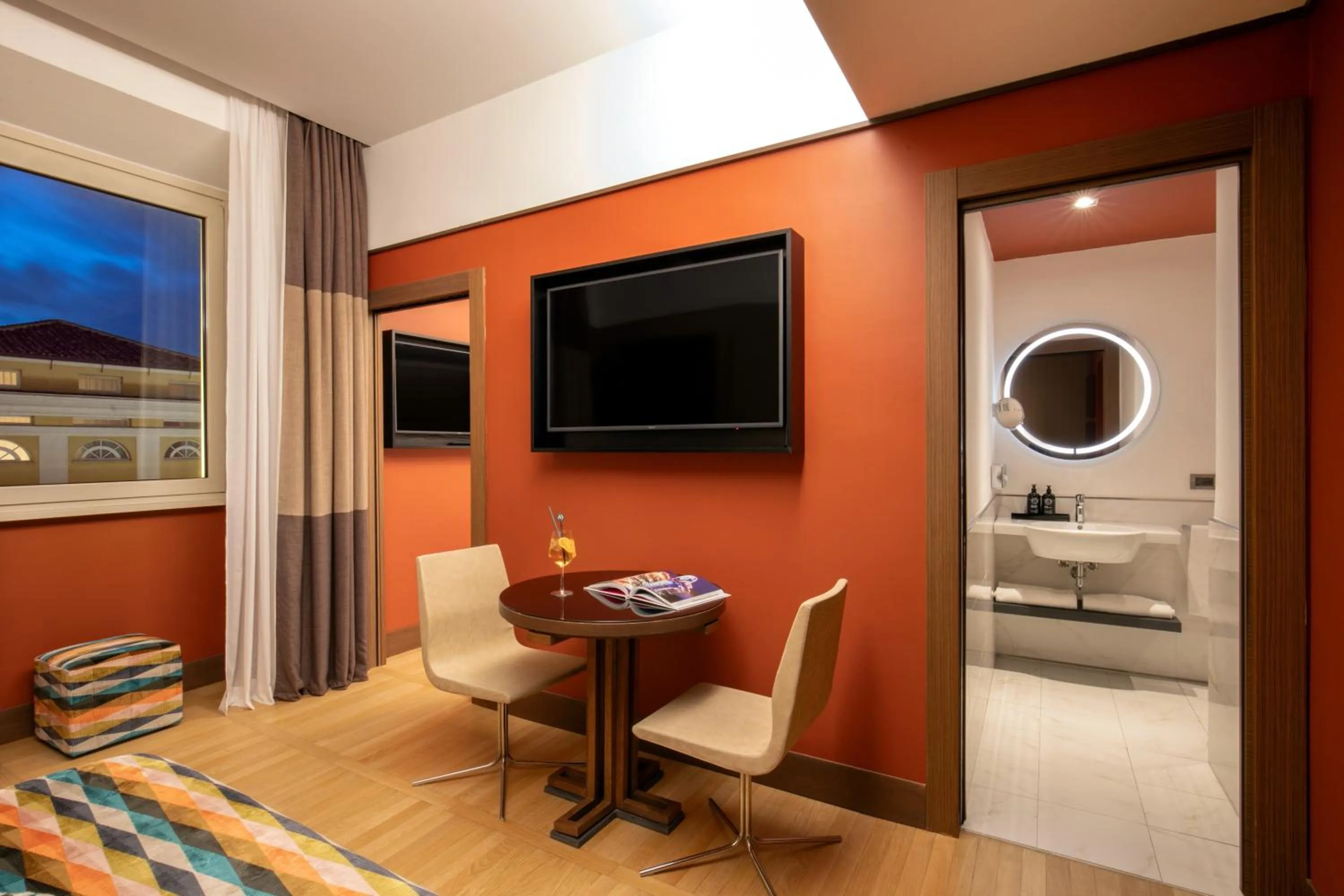 Bathroom, Bed in The Independent Hotel