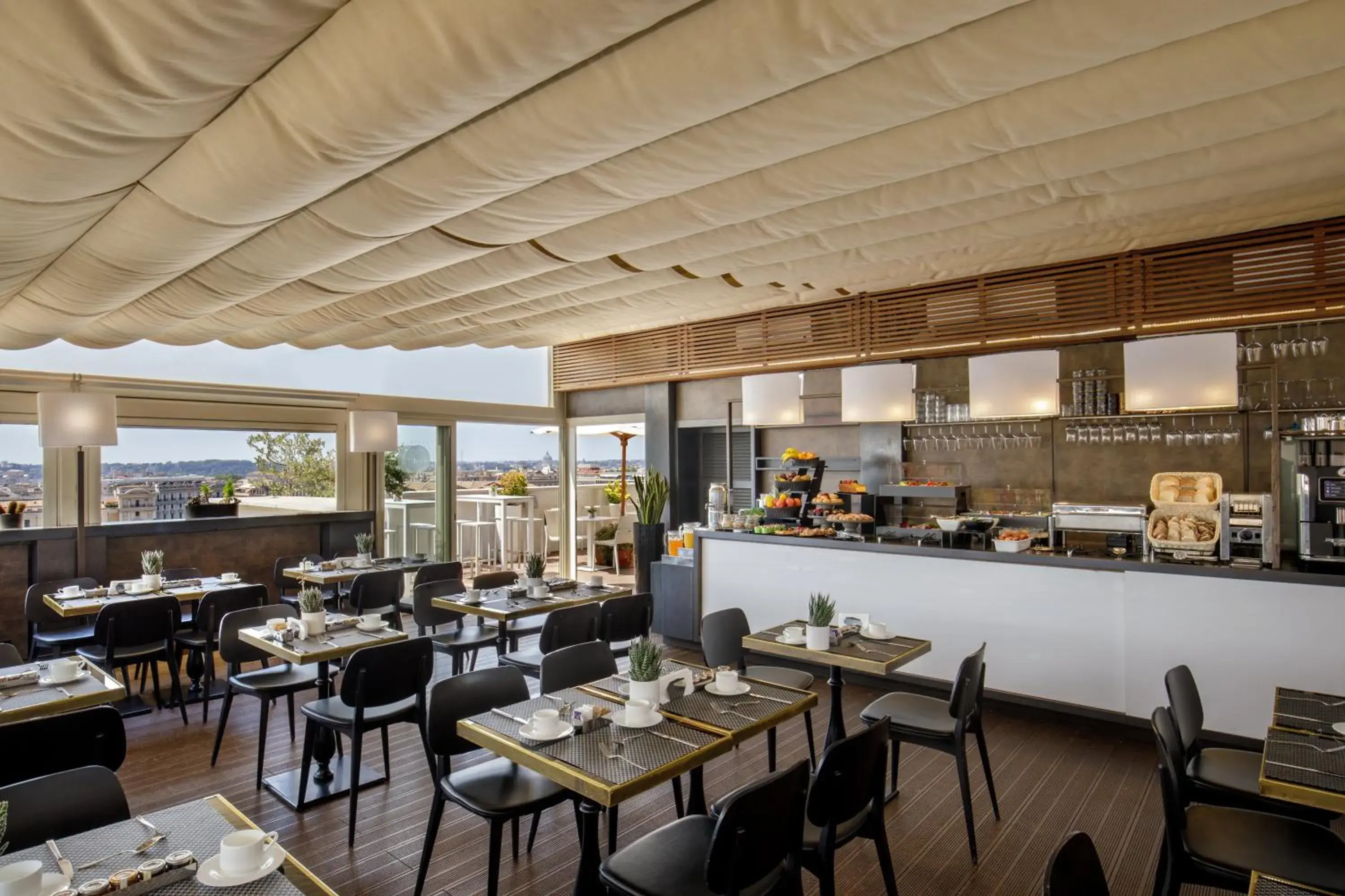 Restaurant/places to eat in The Independent Hotel Restaurant/places to eat in The Independent Hotel