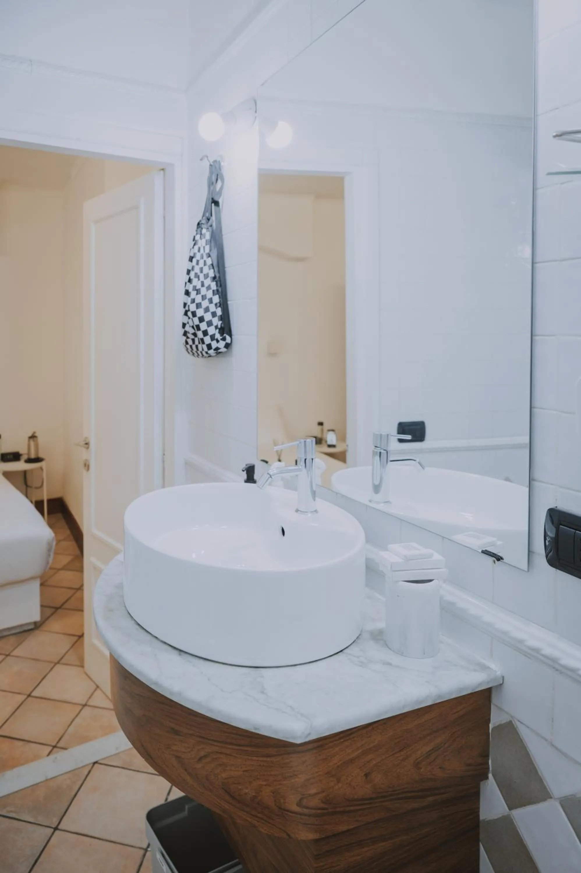 Albergo Delle Regioni, Barberini - Fontana di Trevi