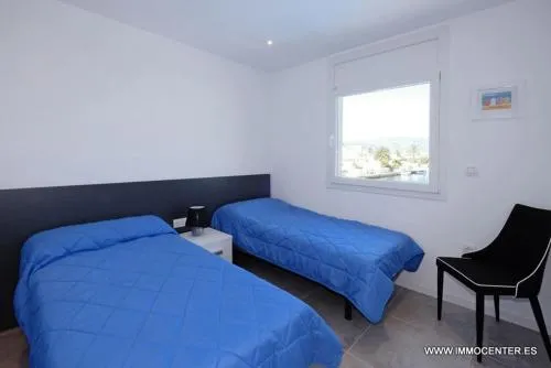 Bedroom, Bed in LV02