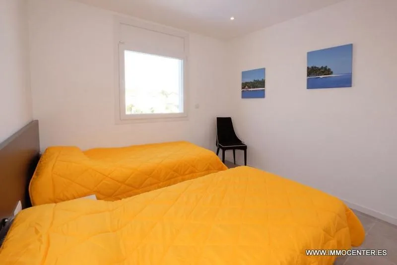 Bedroom, Bed in LV02
