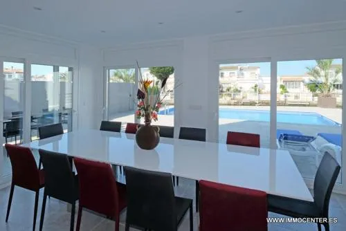 Dining area in LV02