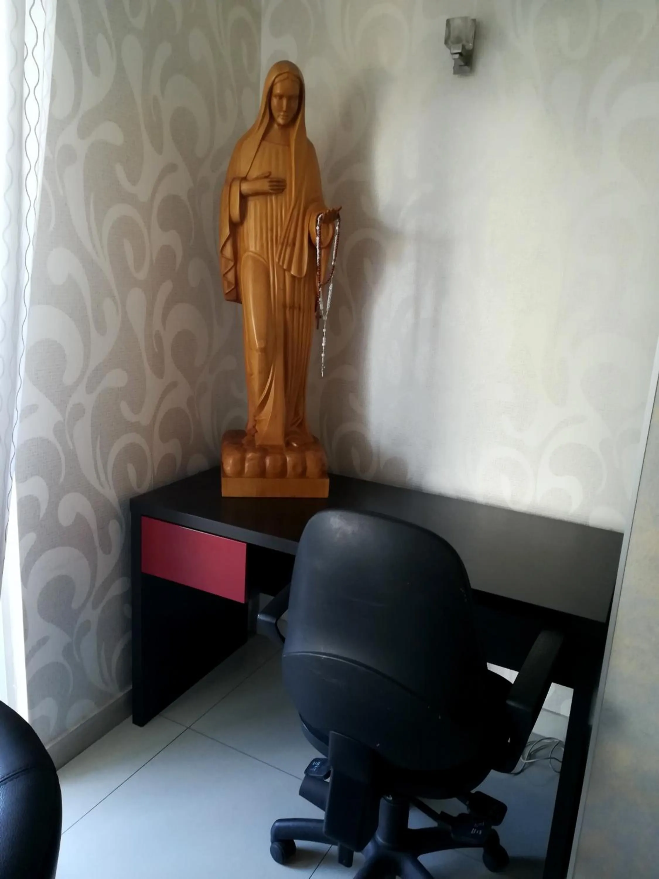 Communal lounge/ TV room in Hotel Dina