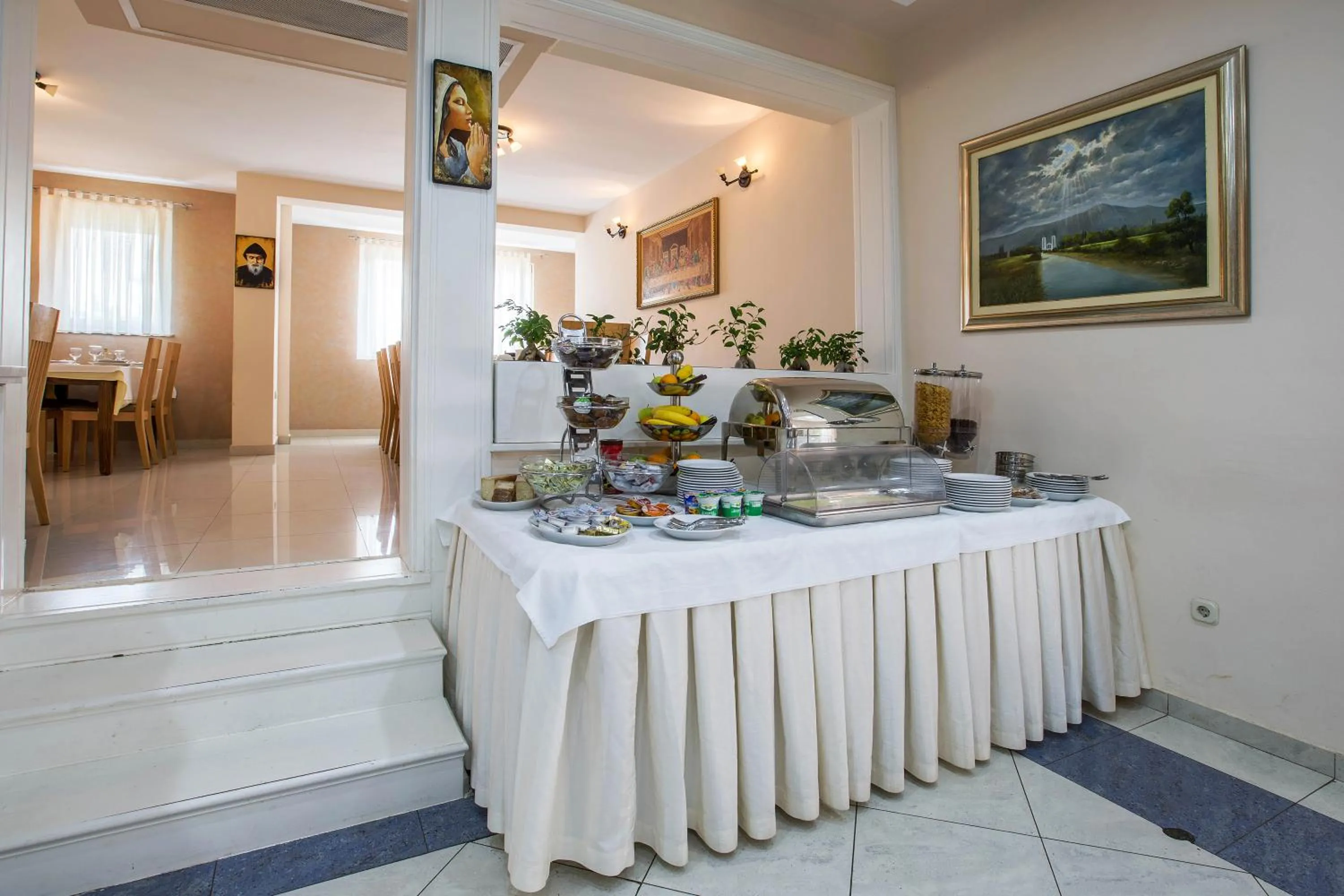 Continental breakfast in Hotel Dina