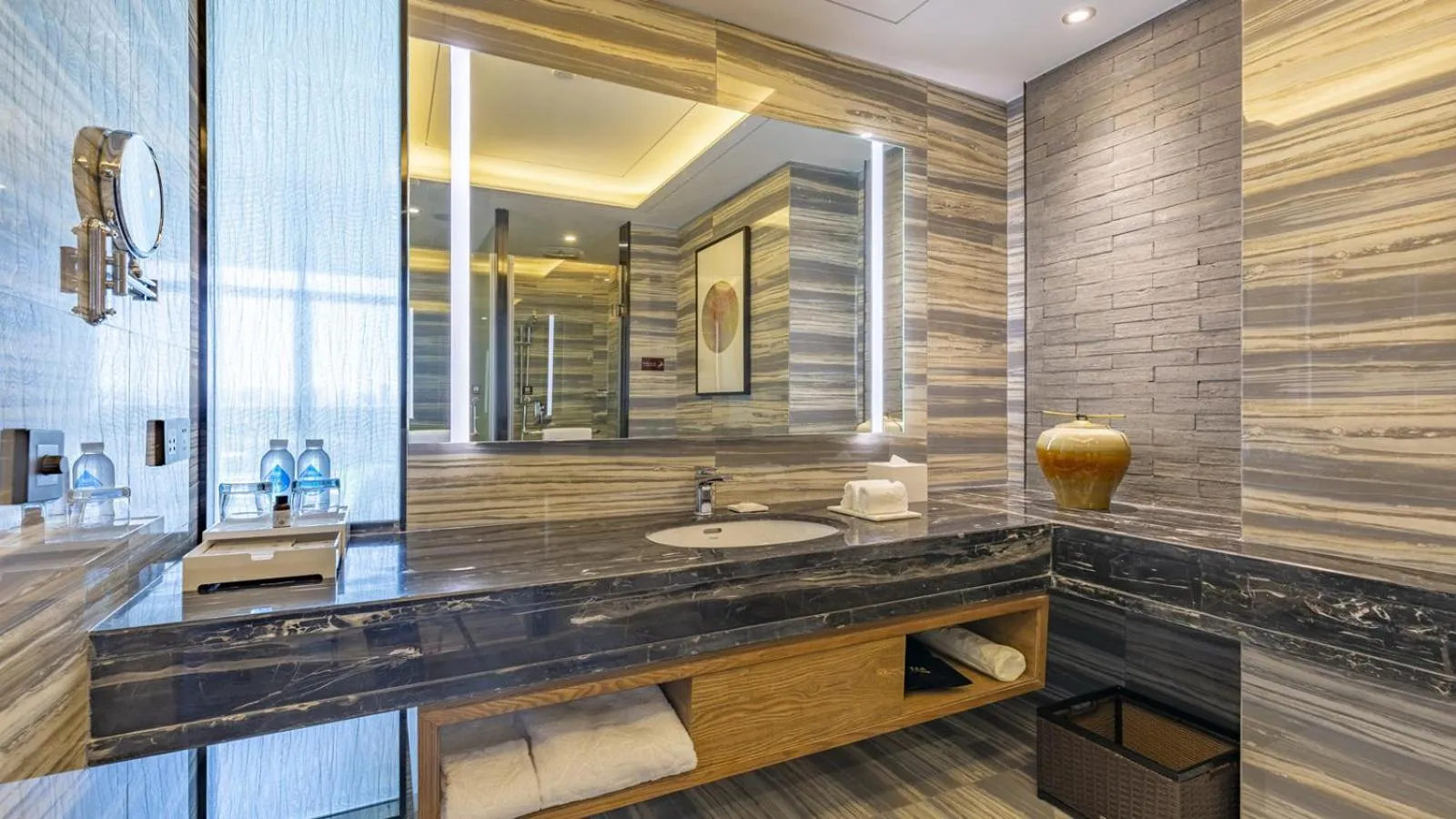 Toilet in Jinling Grand Hotel Nanchang