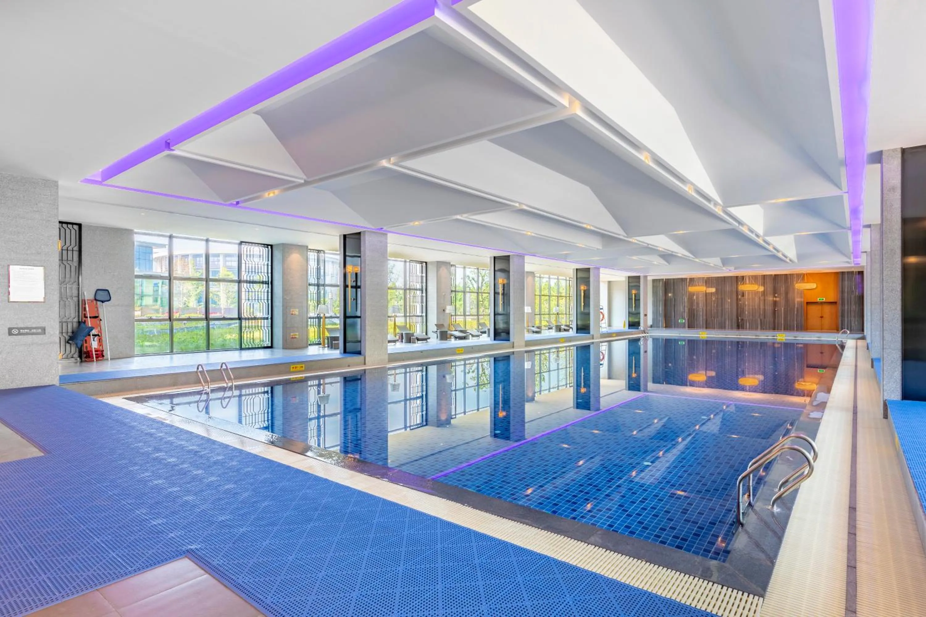 Swimming pool in Jinling Grand Hotel Nanchang