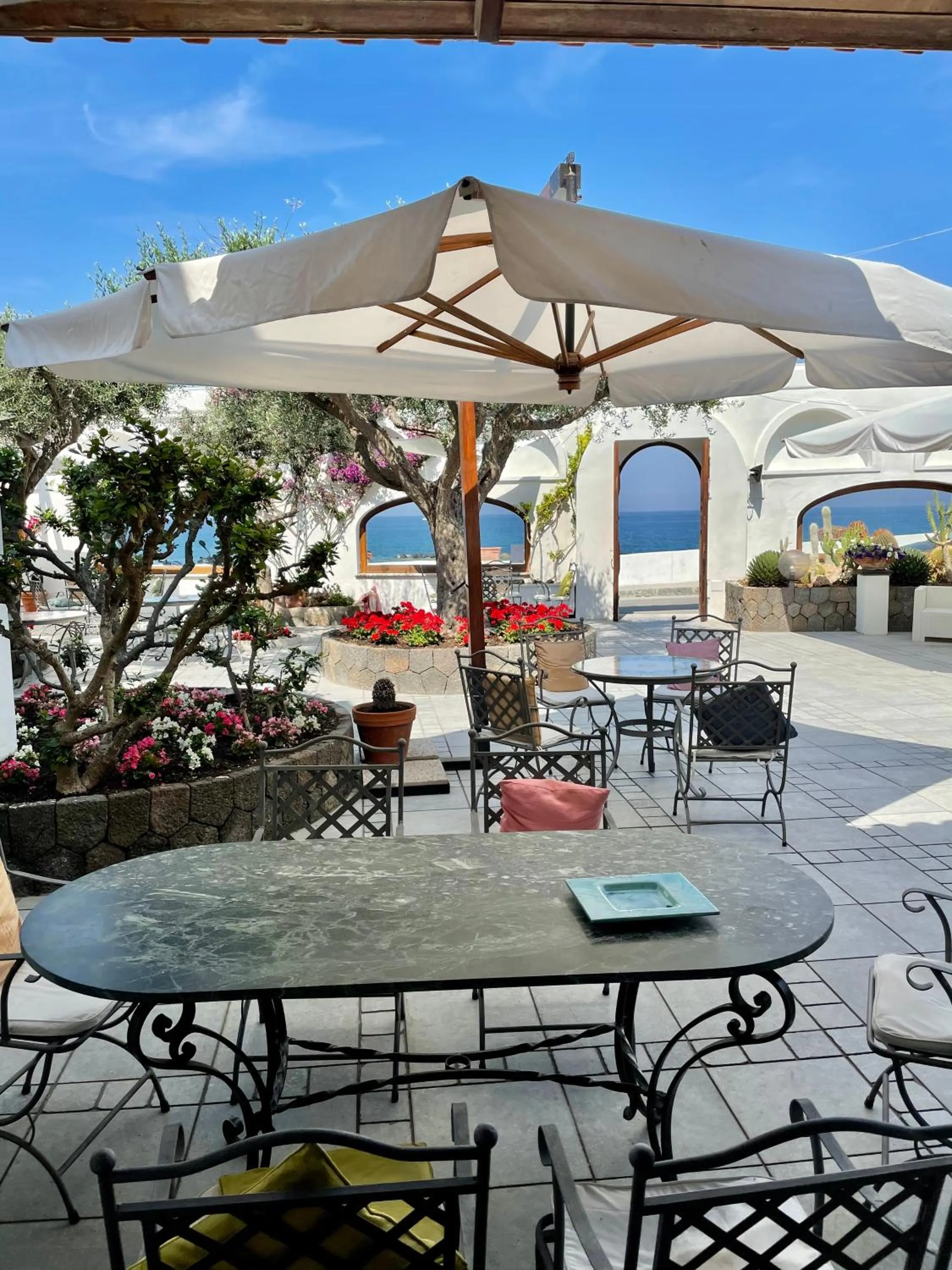 Restaurant/places to eat in Hotel La Scogliera