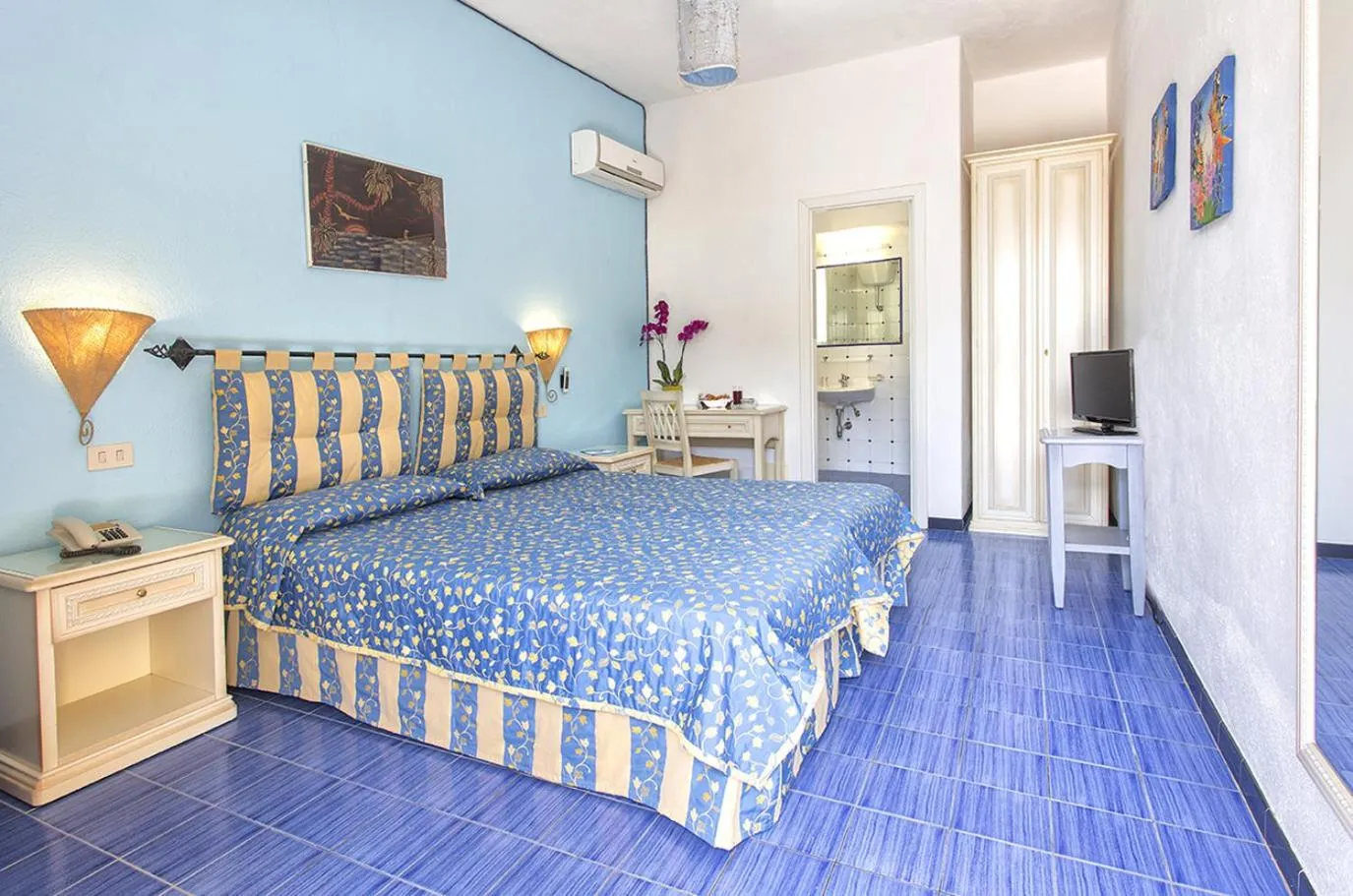 Bedroom, Bed in Hotel La Scogliera